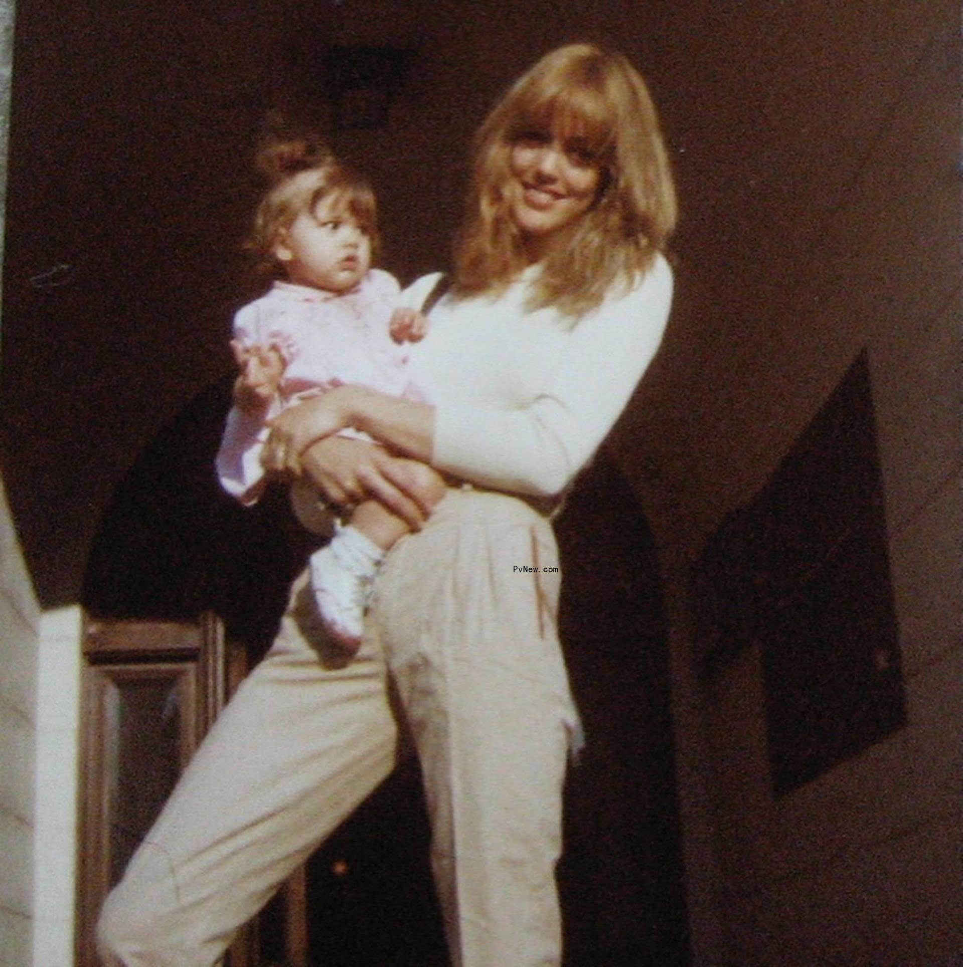Minka Kelly with her mother