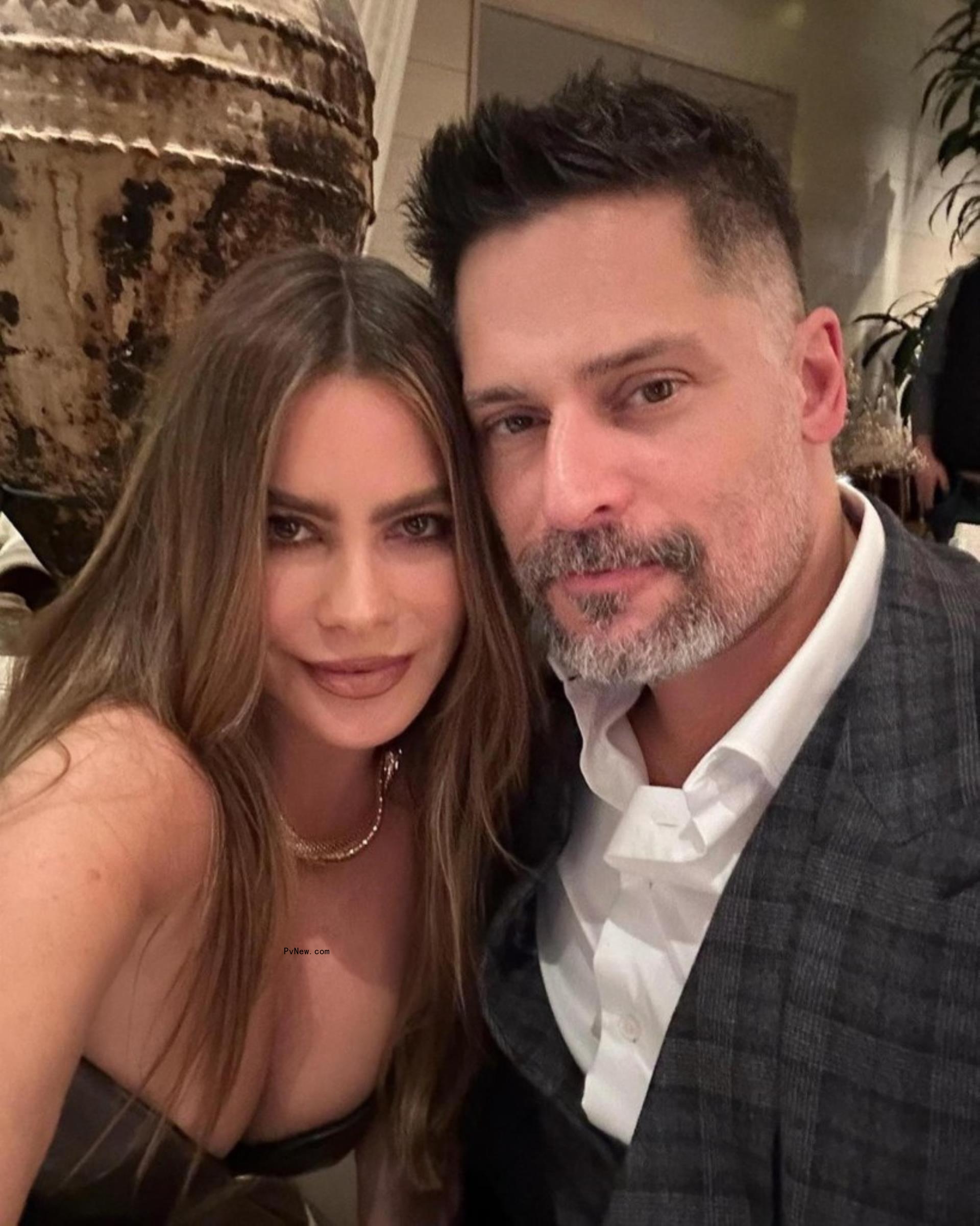 Sofia Vergara and Joe Manganiello take a selfie