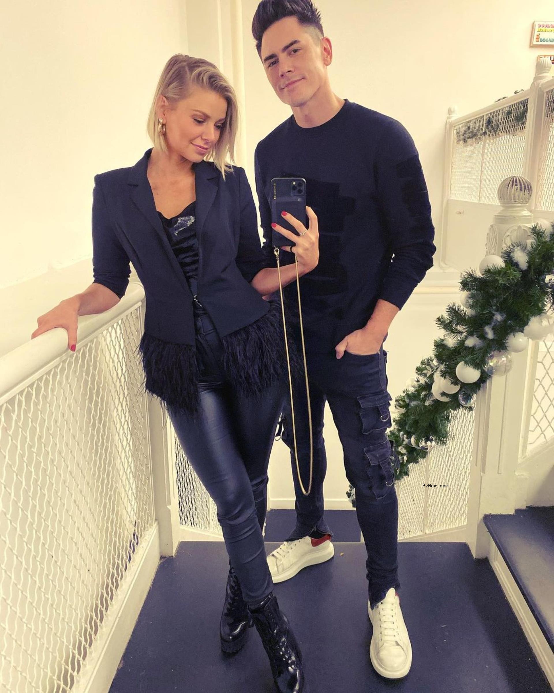 Ariana Madix takes mirror selfie with Tom Sandoval