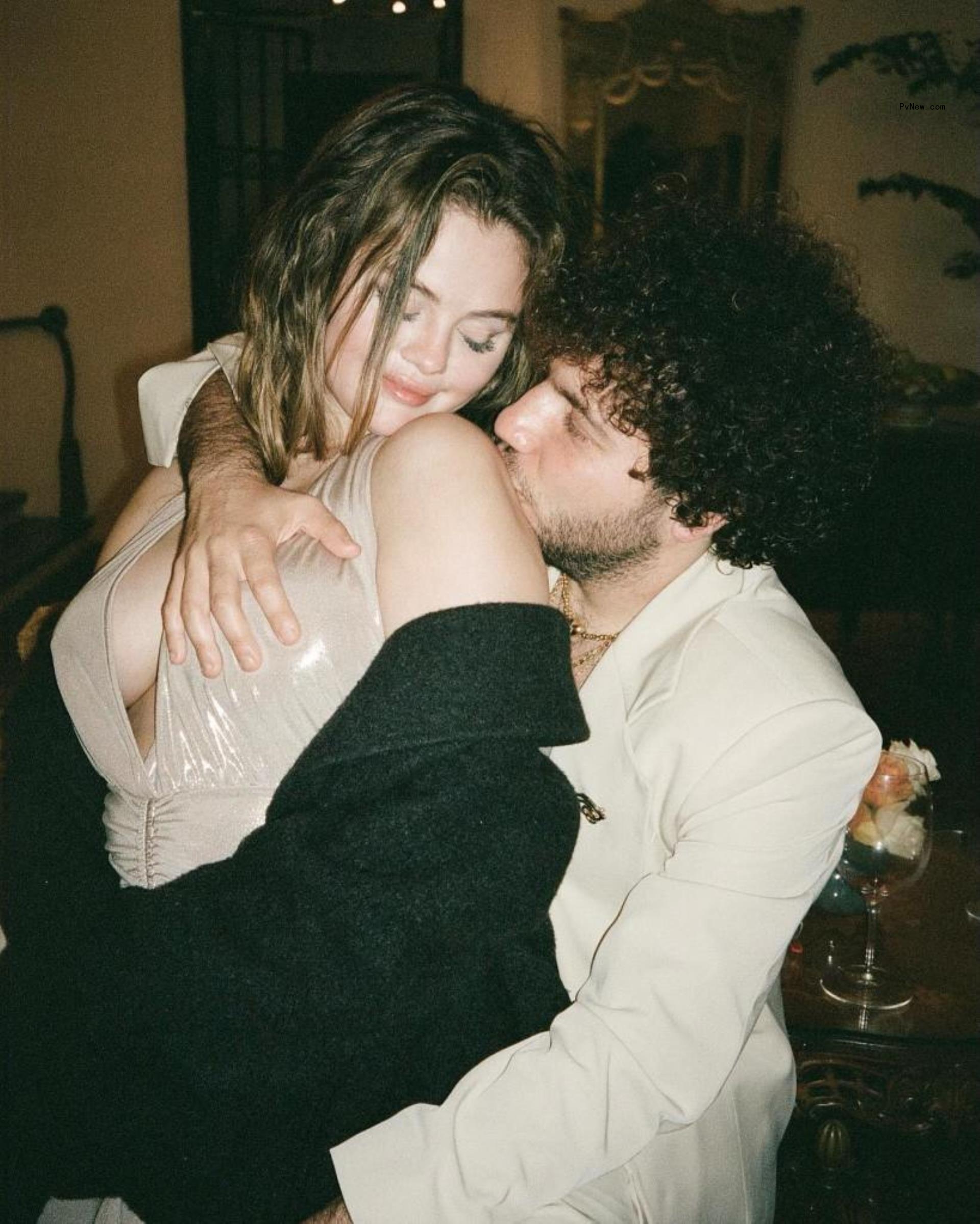 Selena Gomez and Benny Blanco PDA