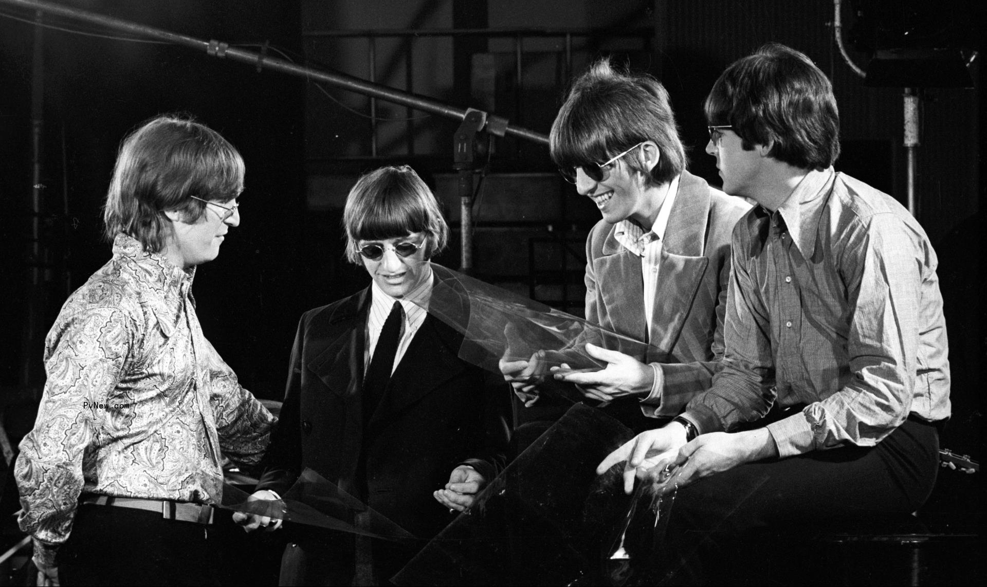 Giles Martin Details Beatles’ ‘Revolver’ Deluxe Edition and Remix: In 1966 Sessions, ‘You Can Hear Them Unwrapping Their Presents’