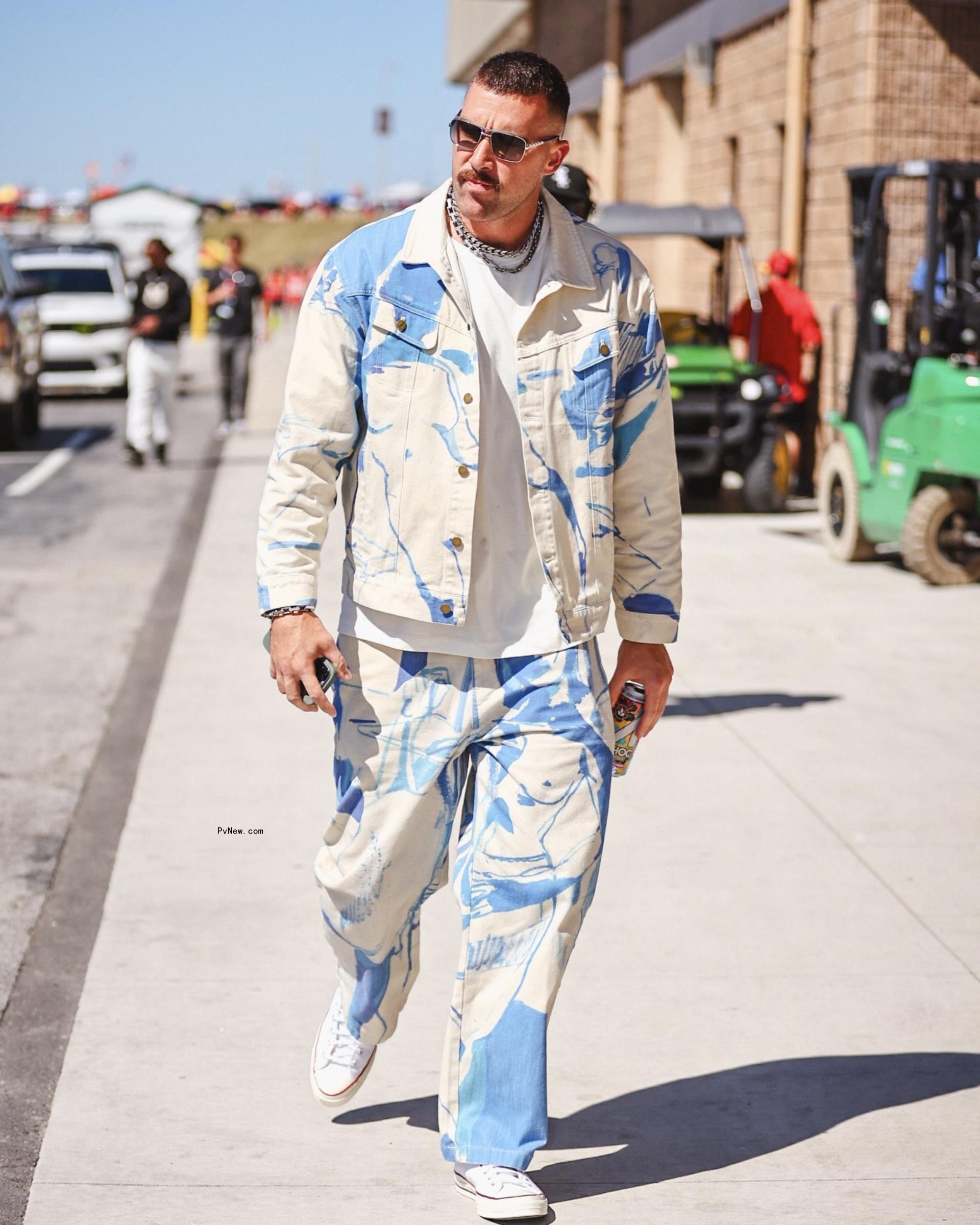 Travis Kelce walking