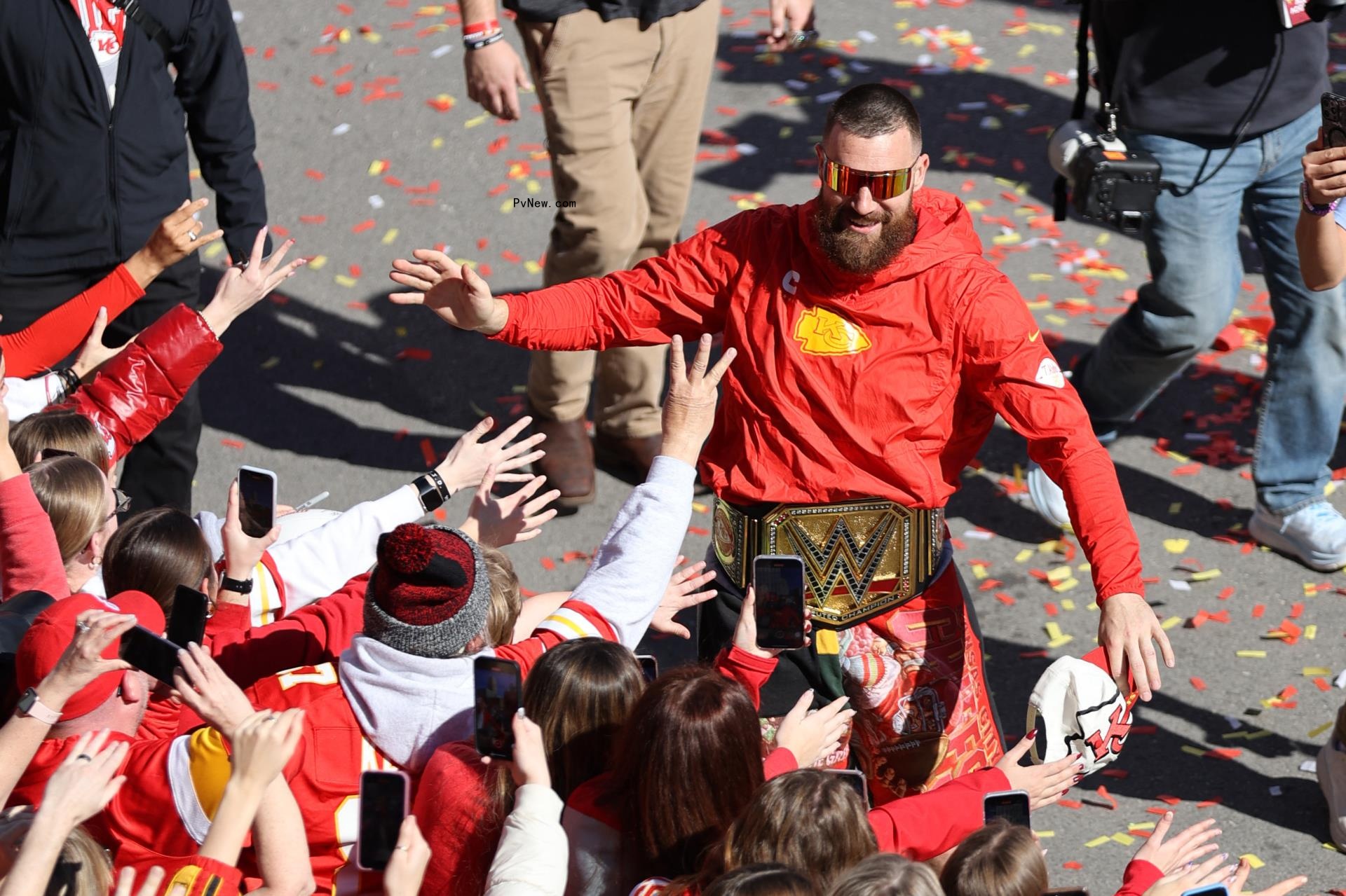 Travis Kelce saying hello to fans.