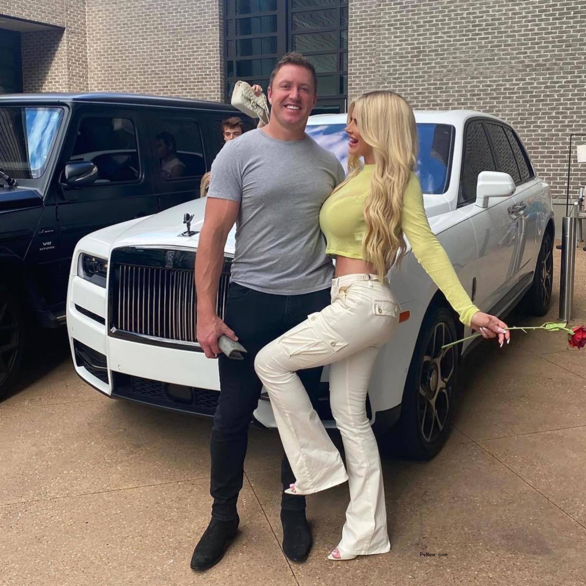 kim zolciak and kroy biermann in front of their car