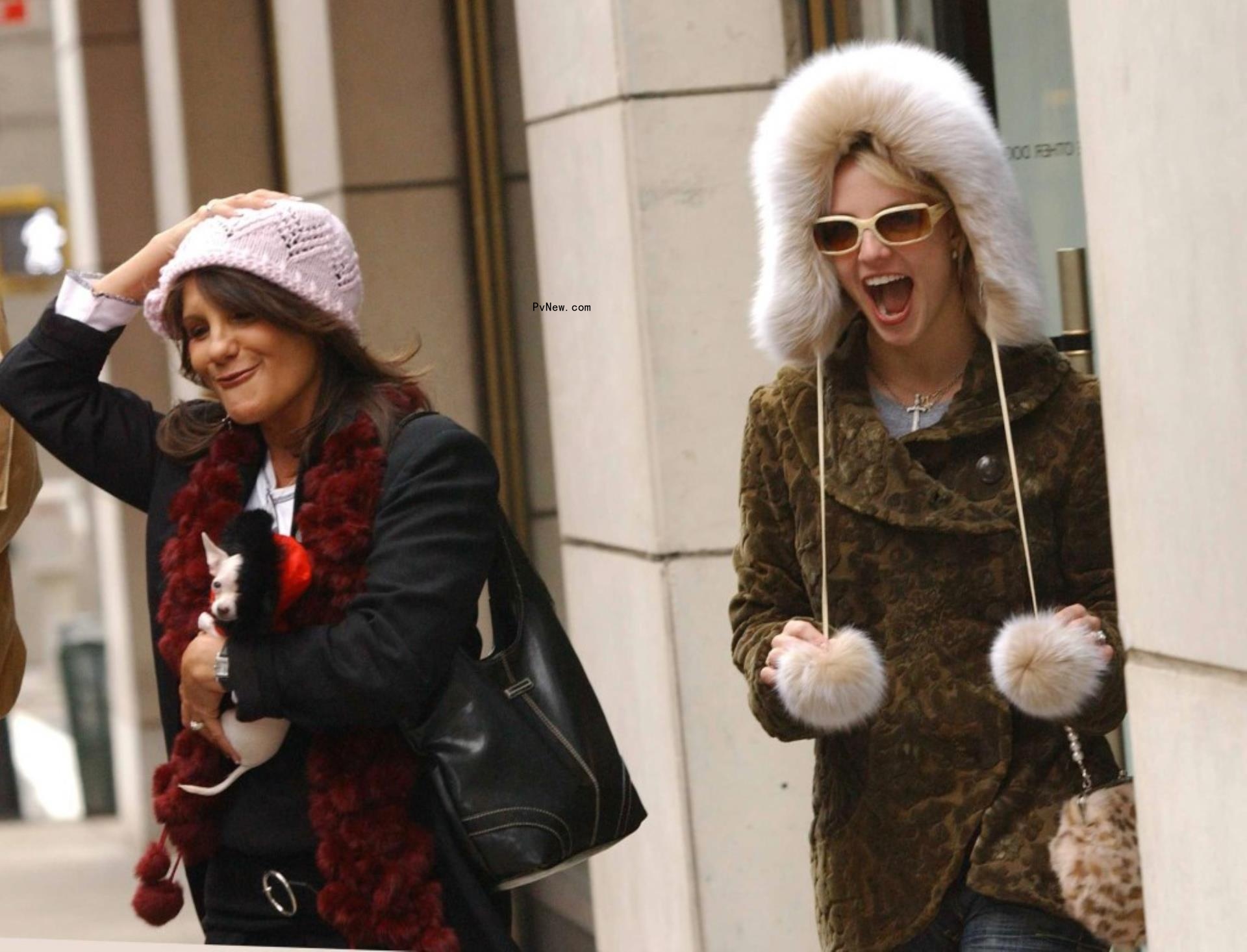 Britney Spears and Lynne Spears havin<i></i>g fun in New York City together.
