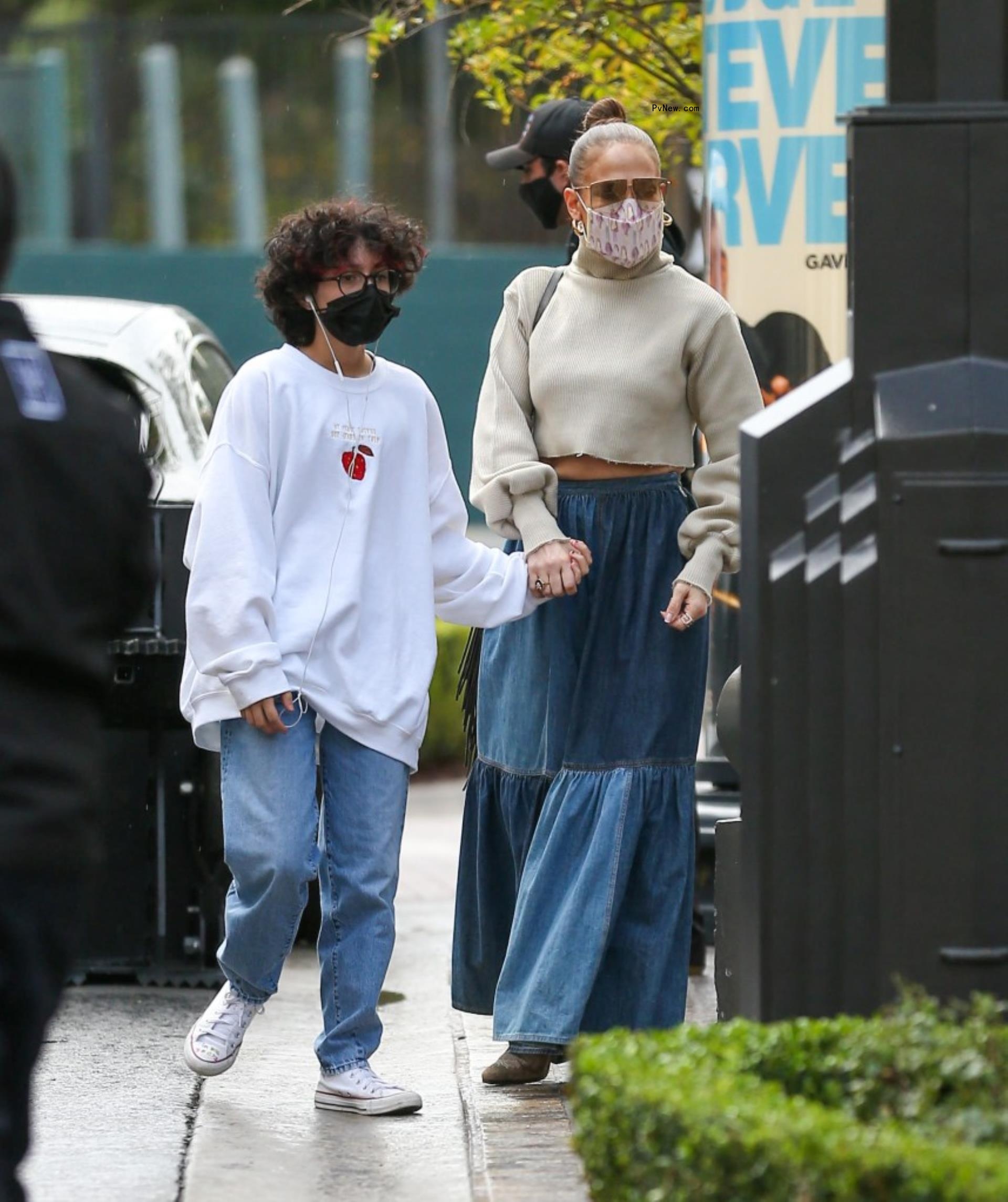 Emme Muniz and Jennifer Lopez