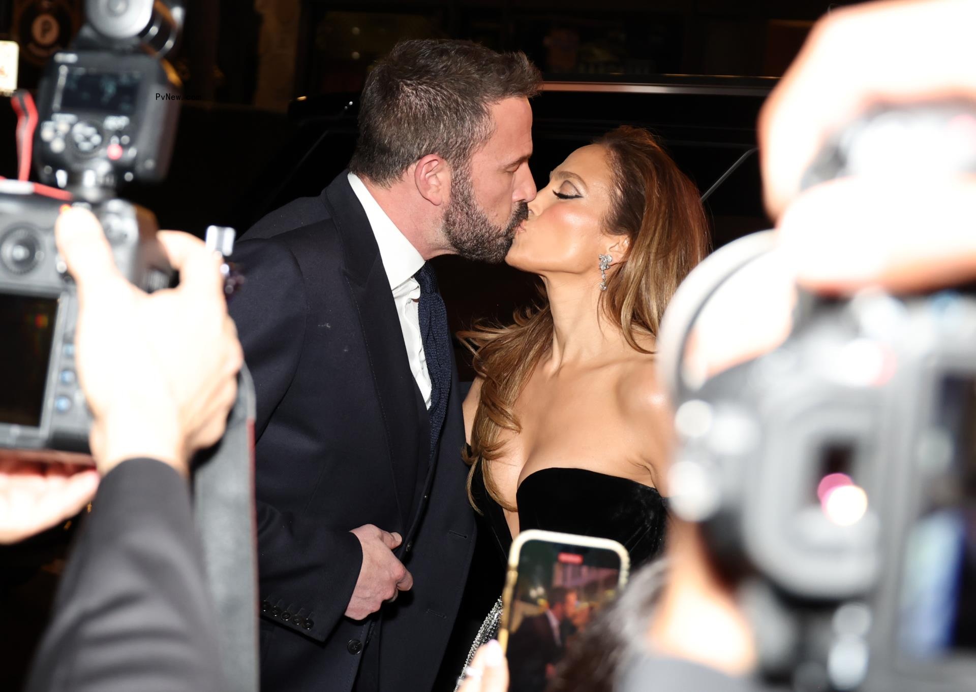 Jennifer Lopez and Ben Affleck kissing.