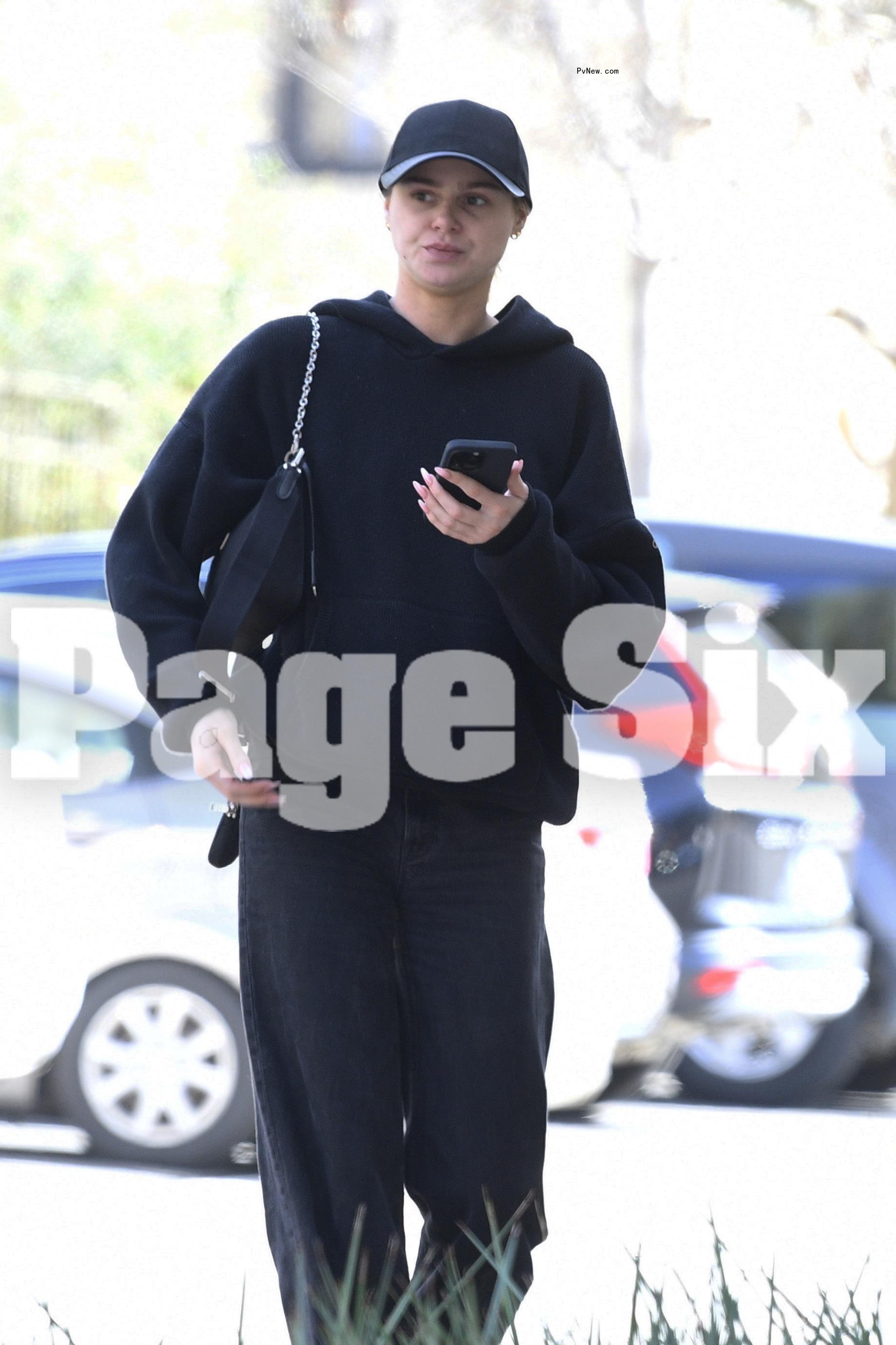 raquel leviss squatting as a pose