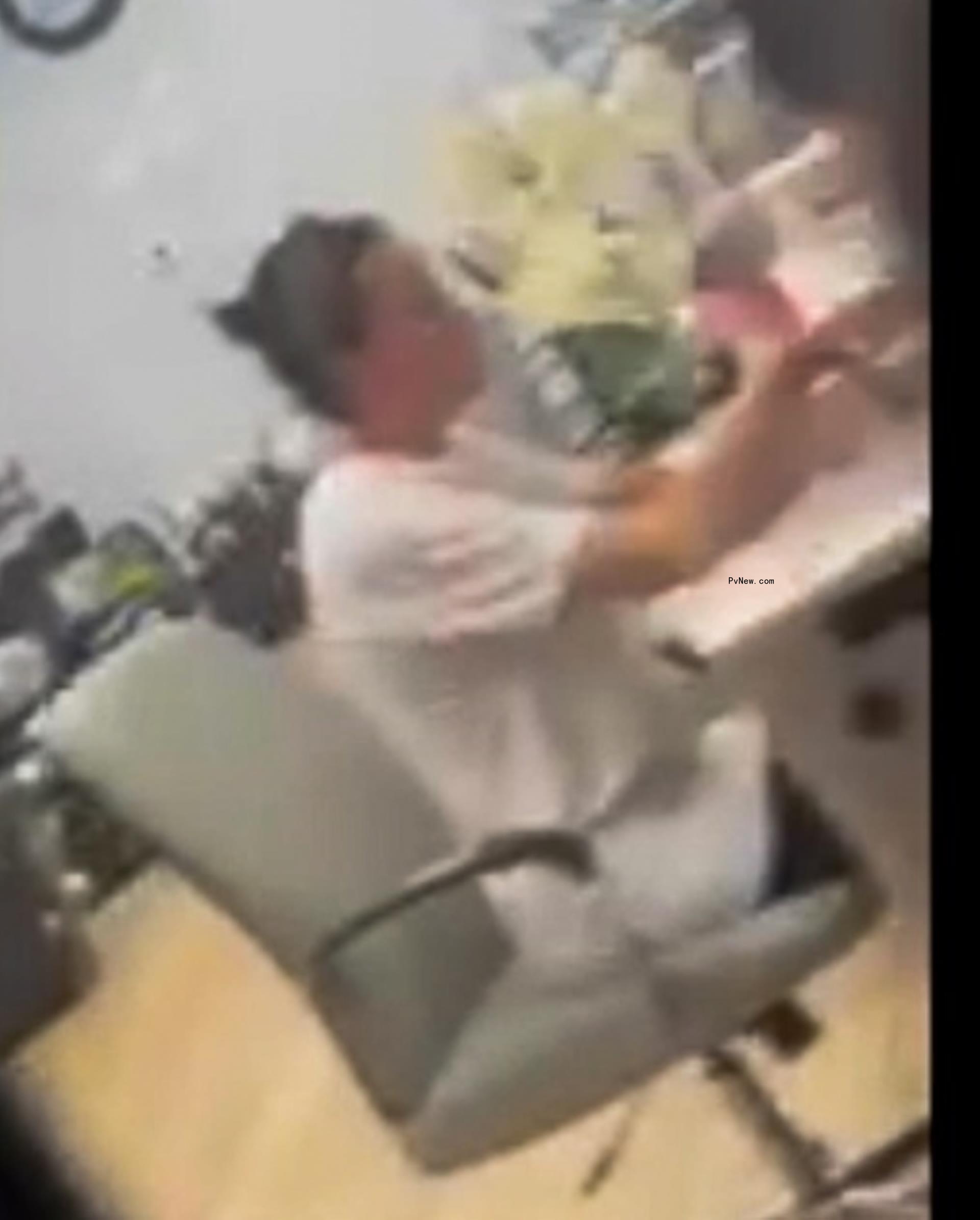 amanda bynes getting a manicure