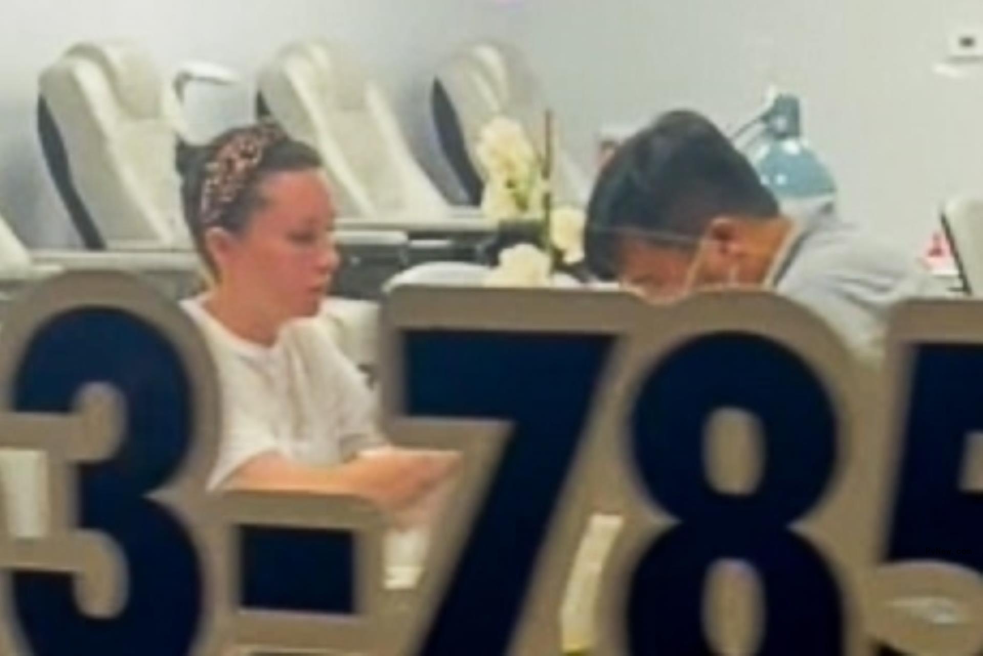amanda bynes getting a manicure