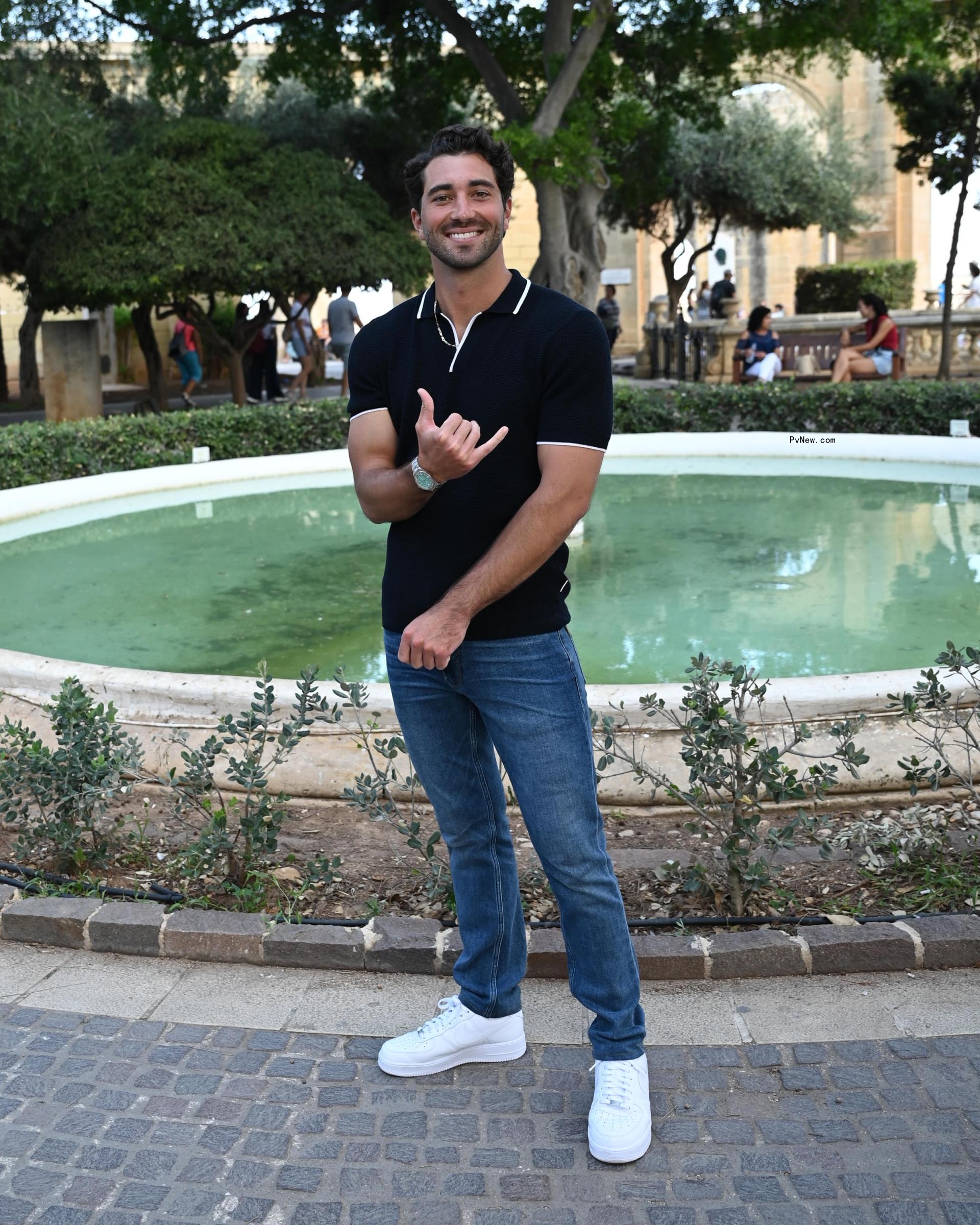 Joey Bachelor