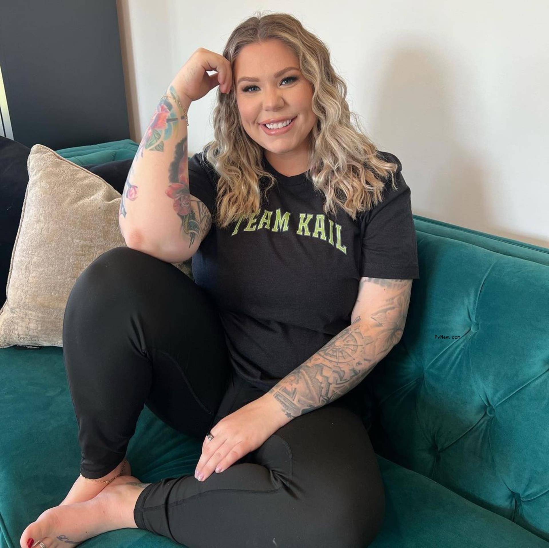 Kailyn Lowry sitting on a chair.
