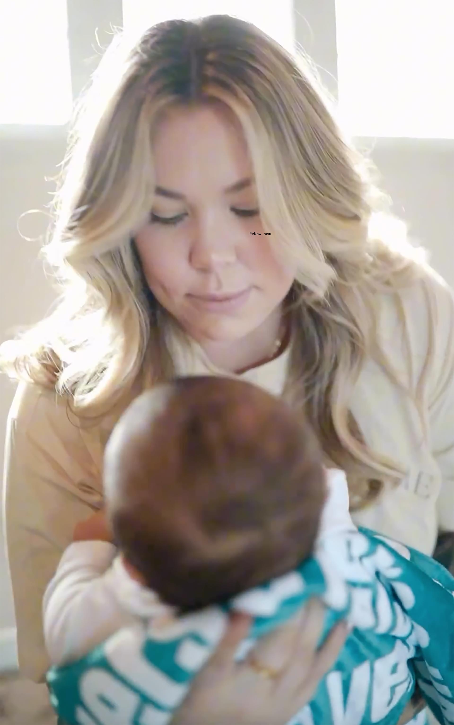 Kailyn Lowry holding her baby.