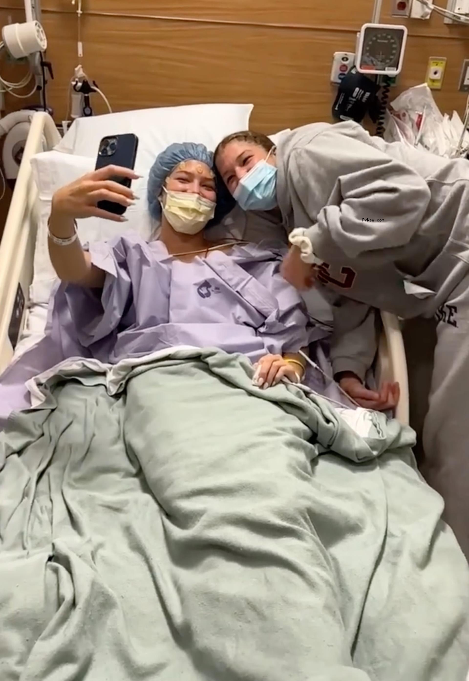 Isabella Strahan taking a selfie in the hospital.