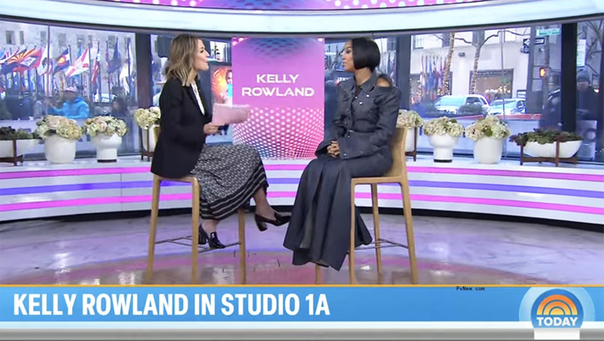 Savannah Guthrie and Kelly Rowland talking on