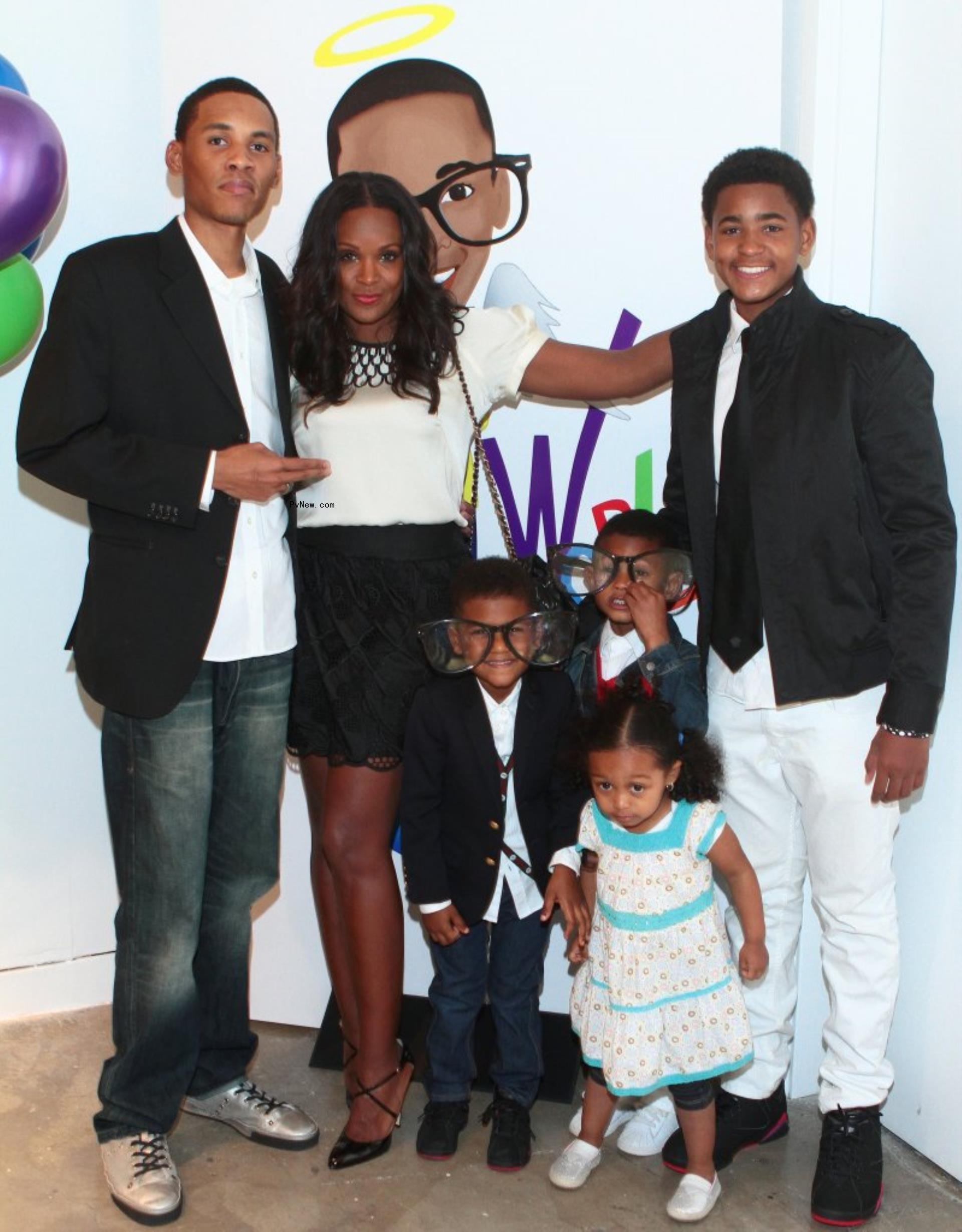 Tameka Foster with her kids.