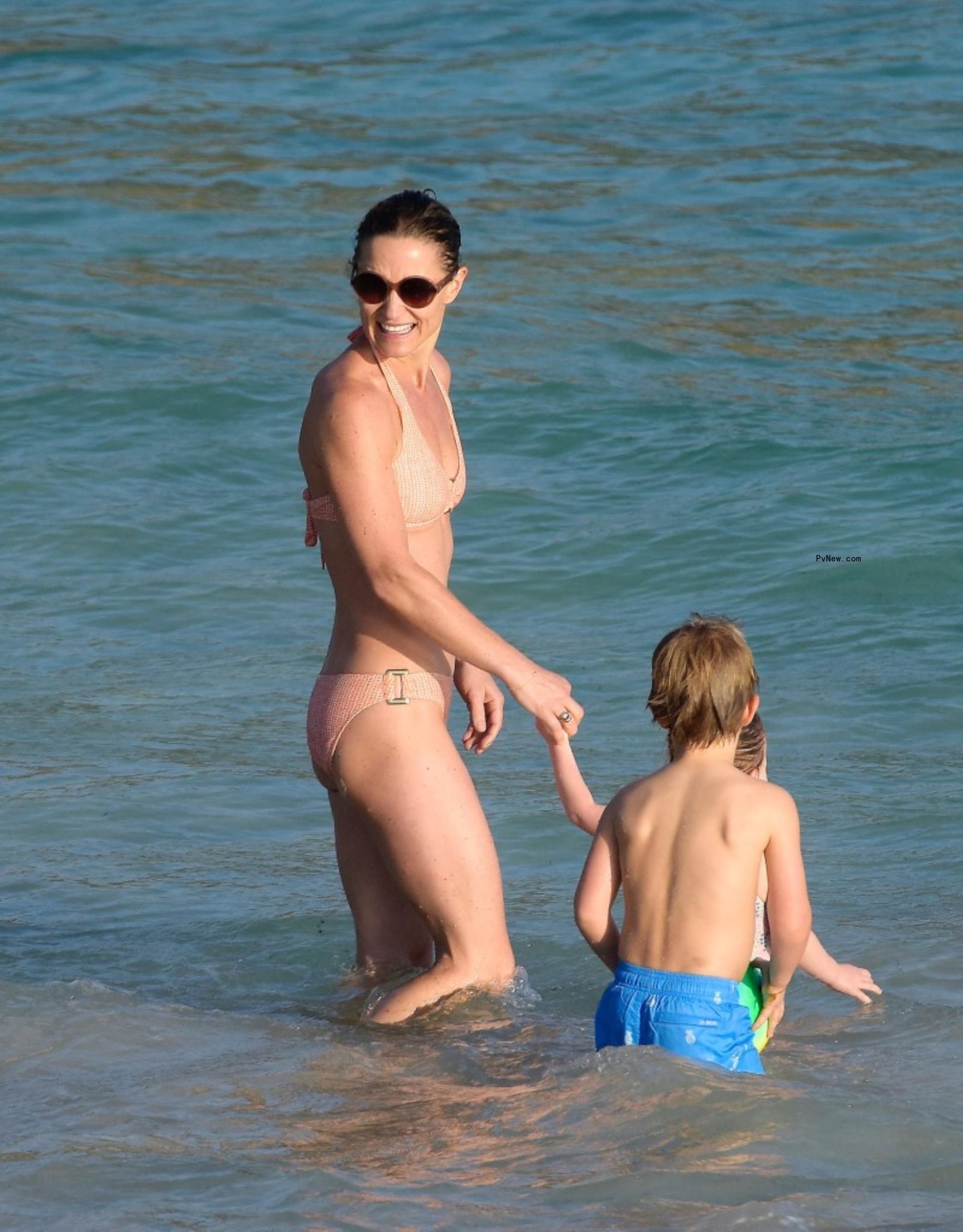 Pippa Middleton and James Matthews with their kids. 
