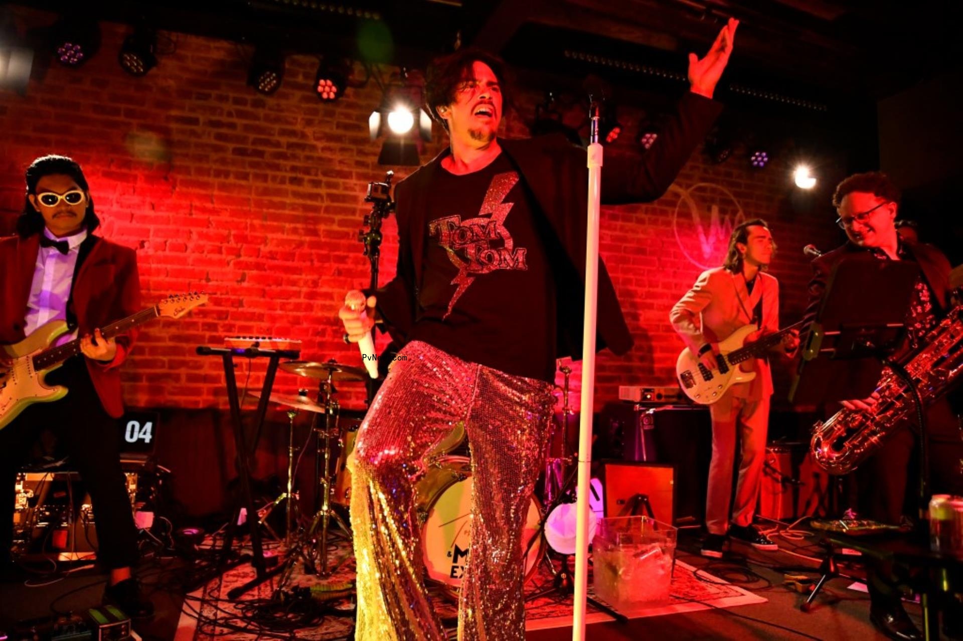 tom sandoval singing