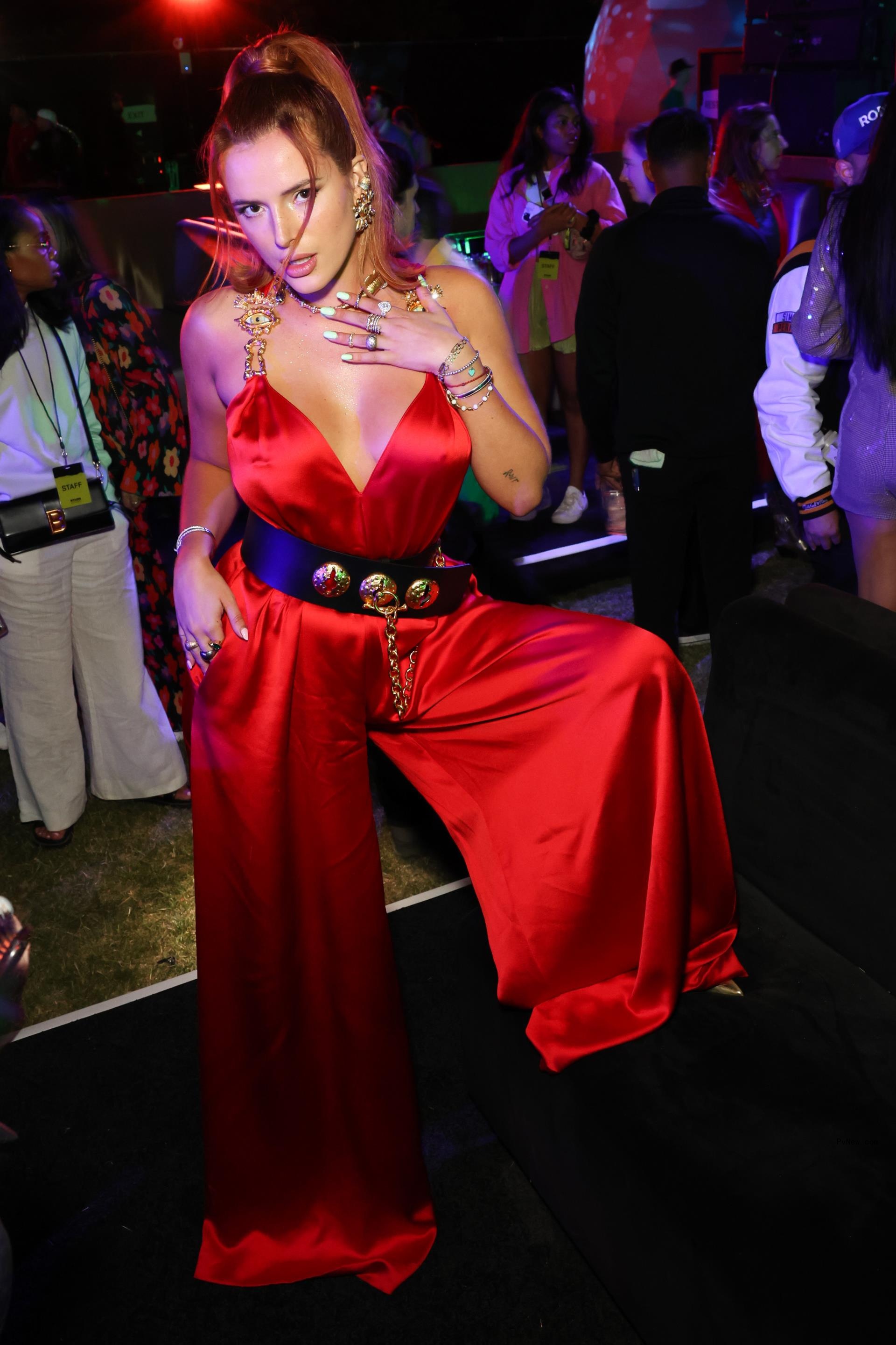 bella thorne at coachella