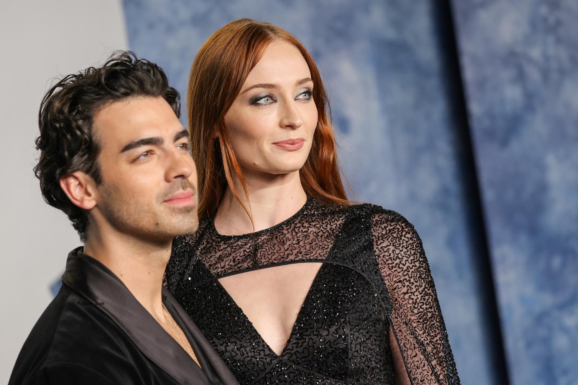 Joe Jo<i></i>nas and Sophie Turner at the 2023 Vanity Fair Oscar Party.