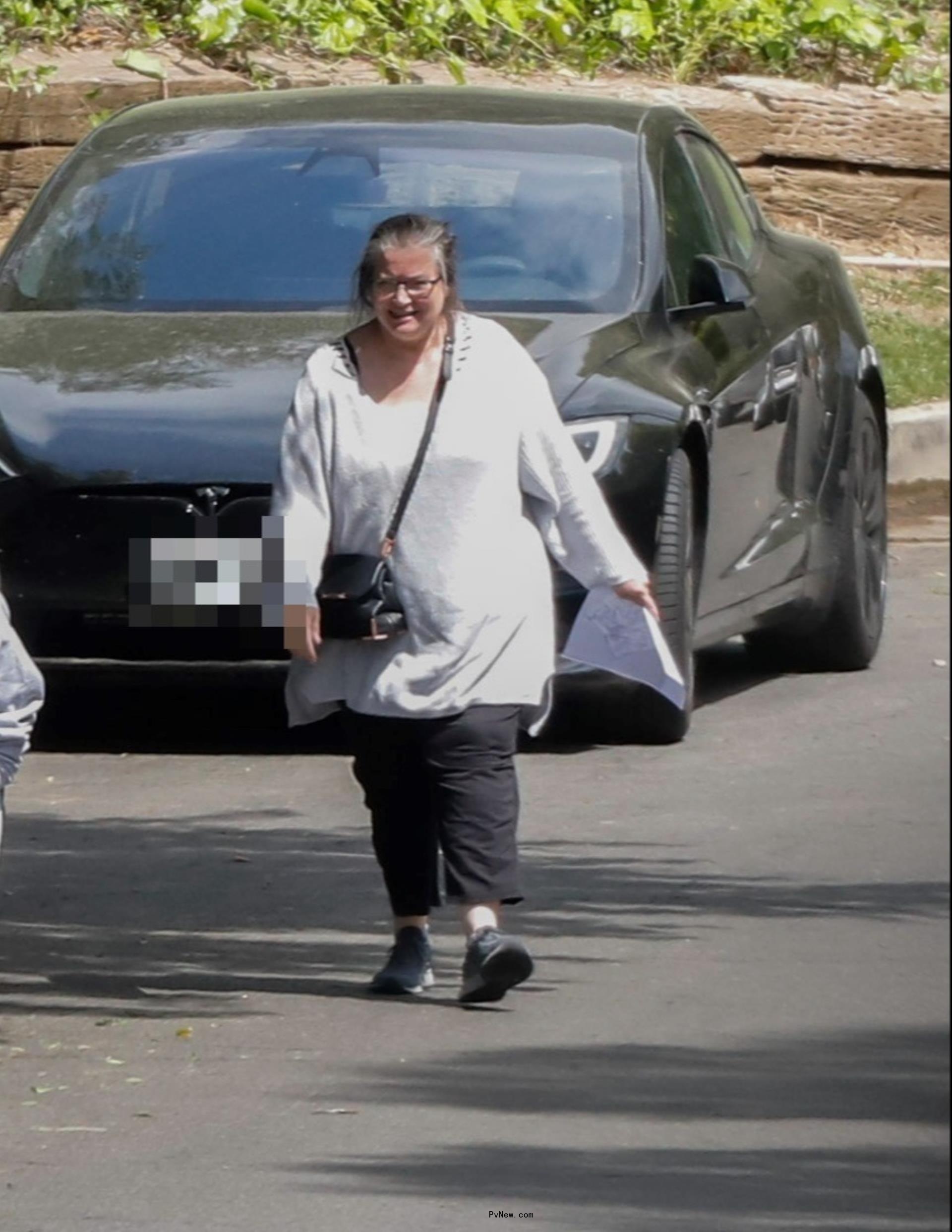 Bridget Fo<i></i>nda running errands.