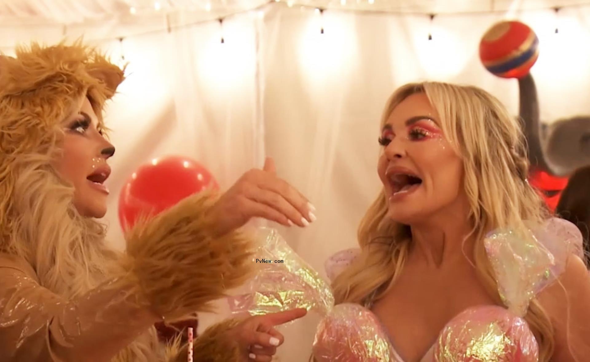 Jennifer Pedranti and Taylor Armstrong talking on