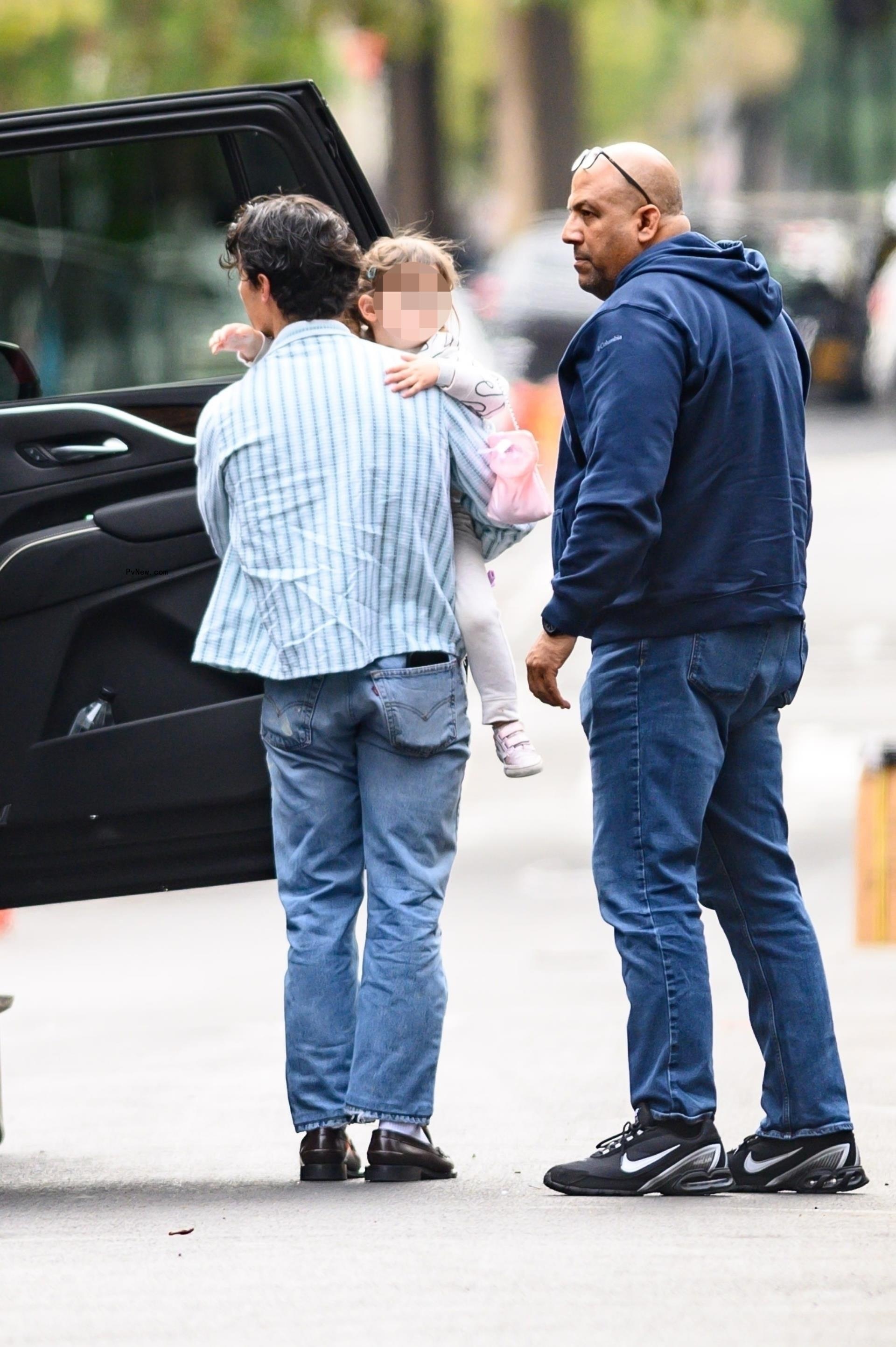 Joe Jo<i></i>nas with Willa.