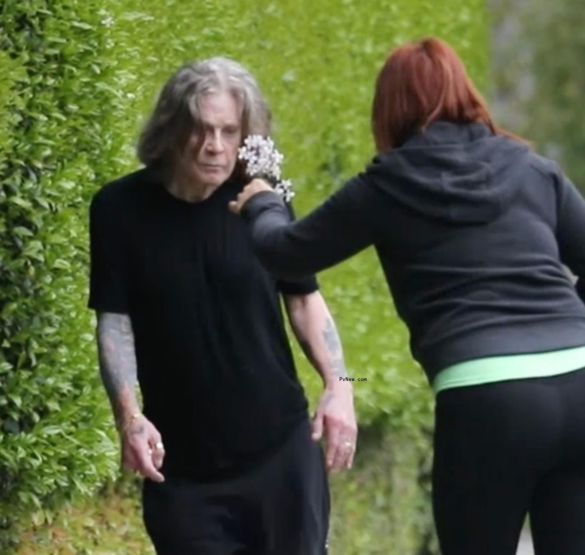 Ozzy Osbourne walks without cane in black outfit