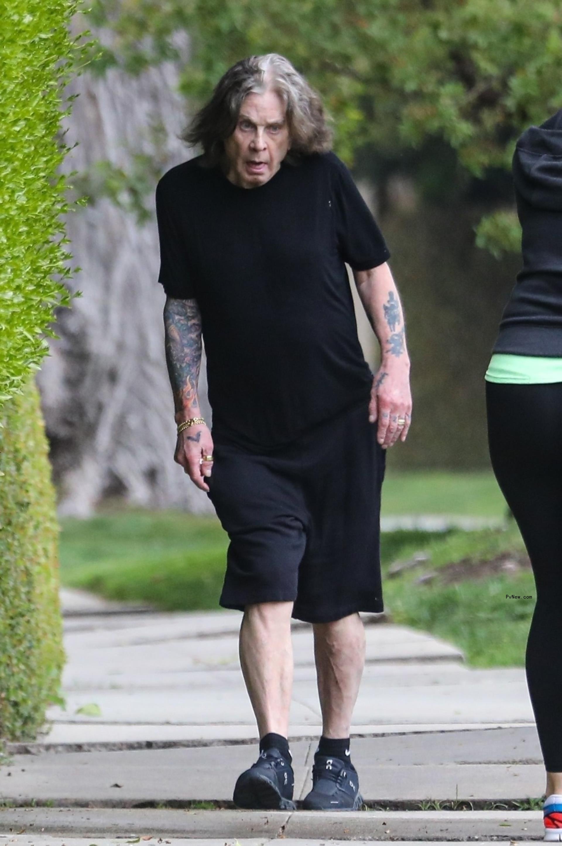 Ozzy Osbourne walks without cane in black outfit