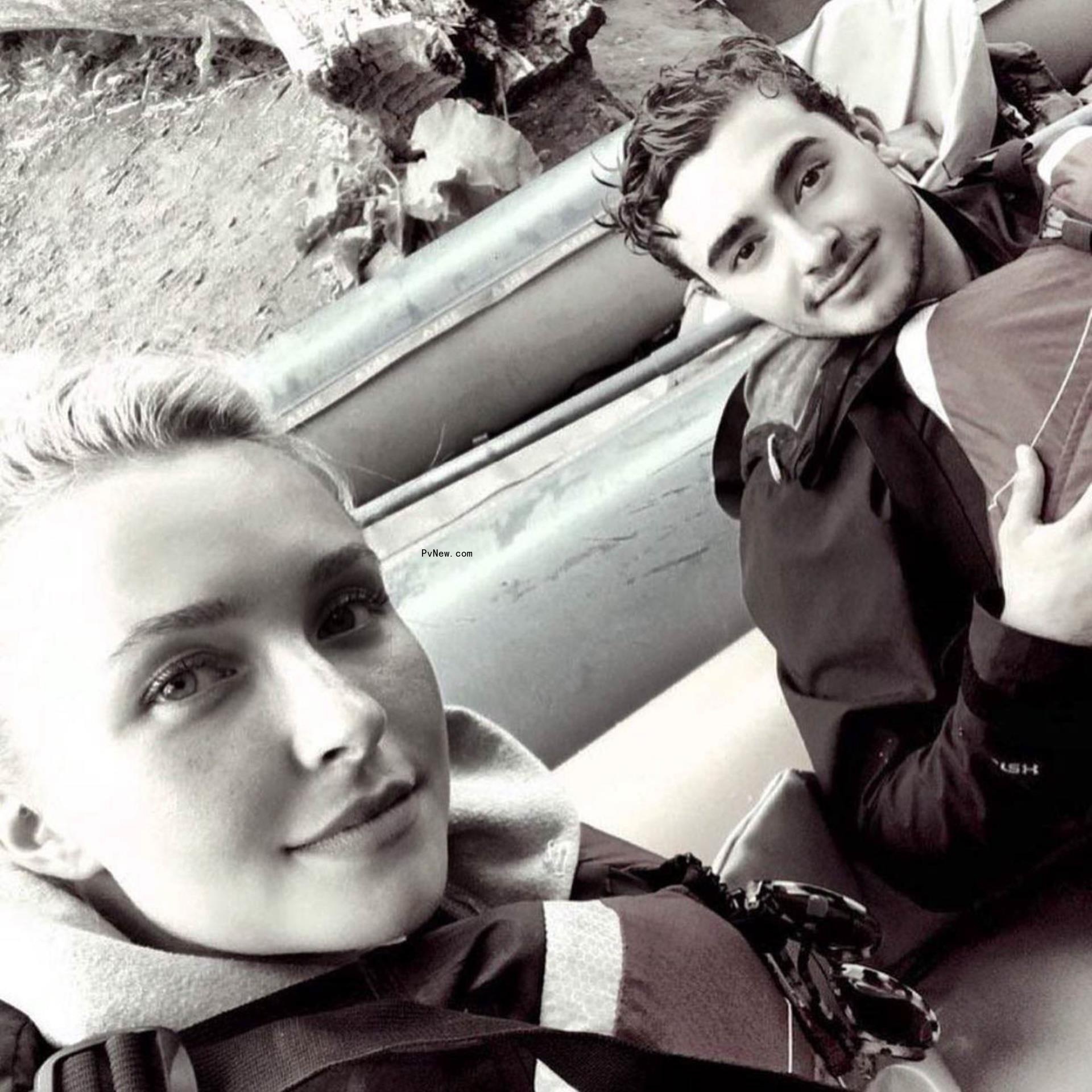 Hayden Panettiere takes selfie with brother Jansen