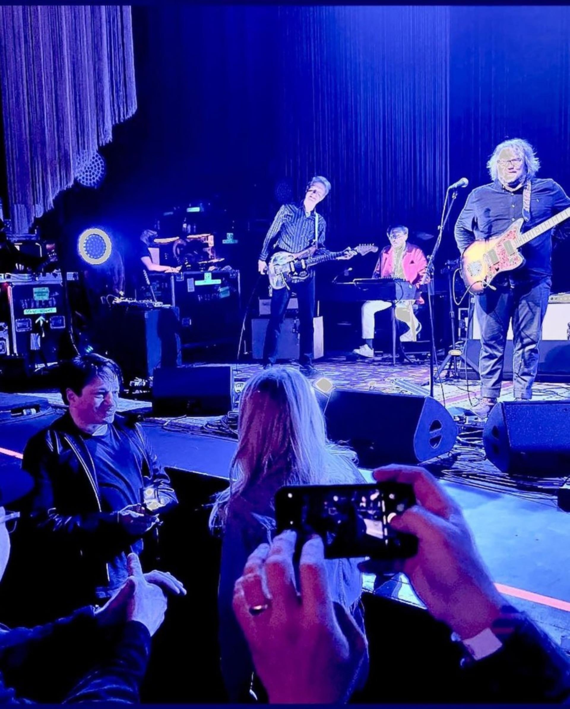 Chris Kattan proposing to Maria Libri.