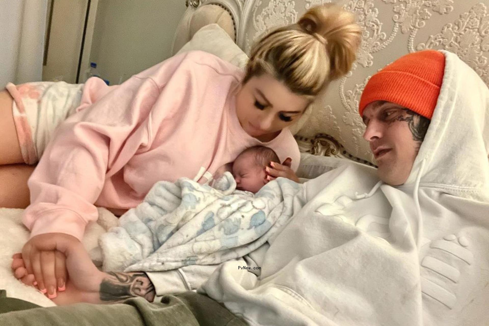 Aaron Carter and Melanie Martin take selfie