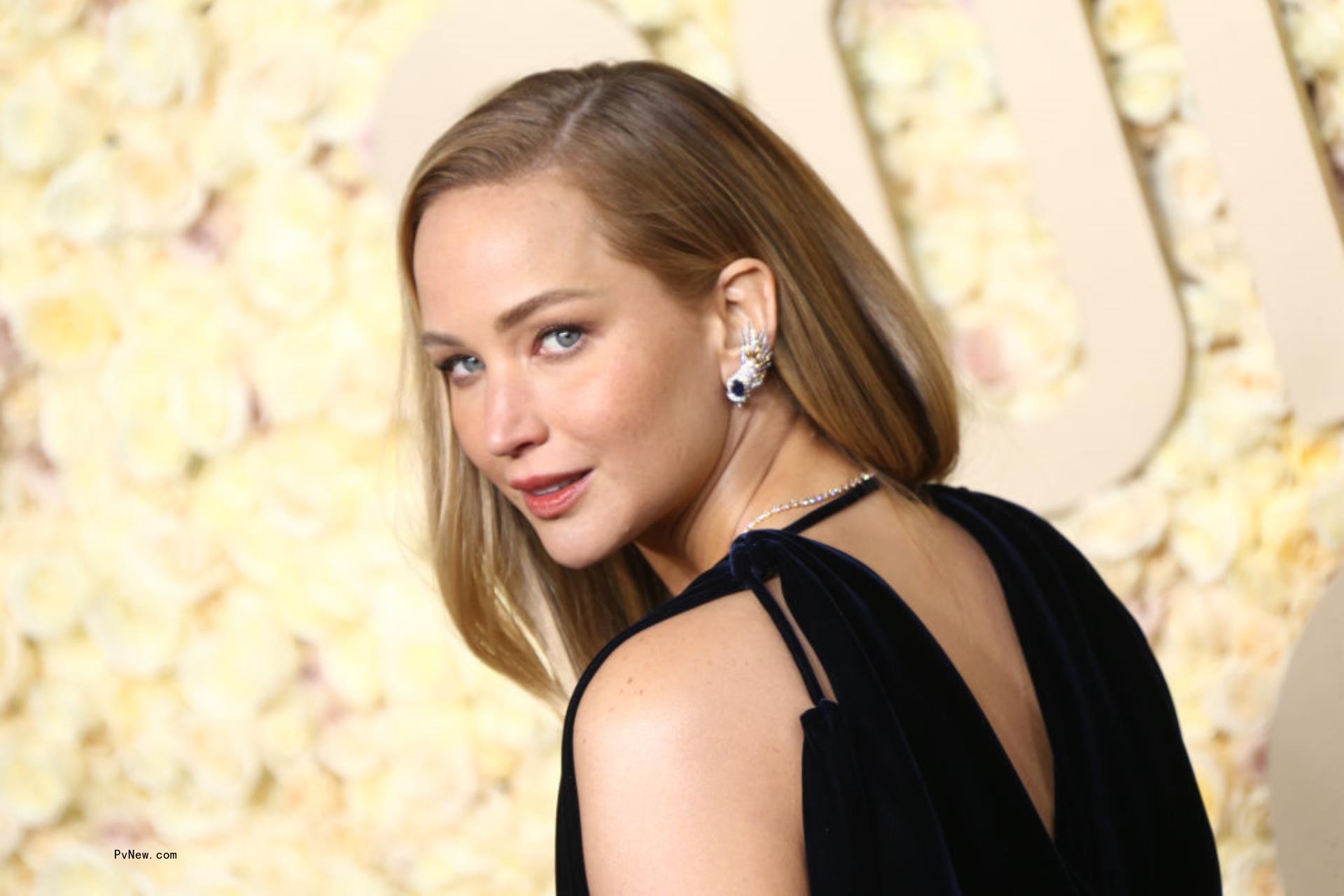 Jennifer Lawrence Jokes ‘If I Don’t Win, I’m Leaving!’ at Golden Globes, Then Loses to Emma Stone