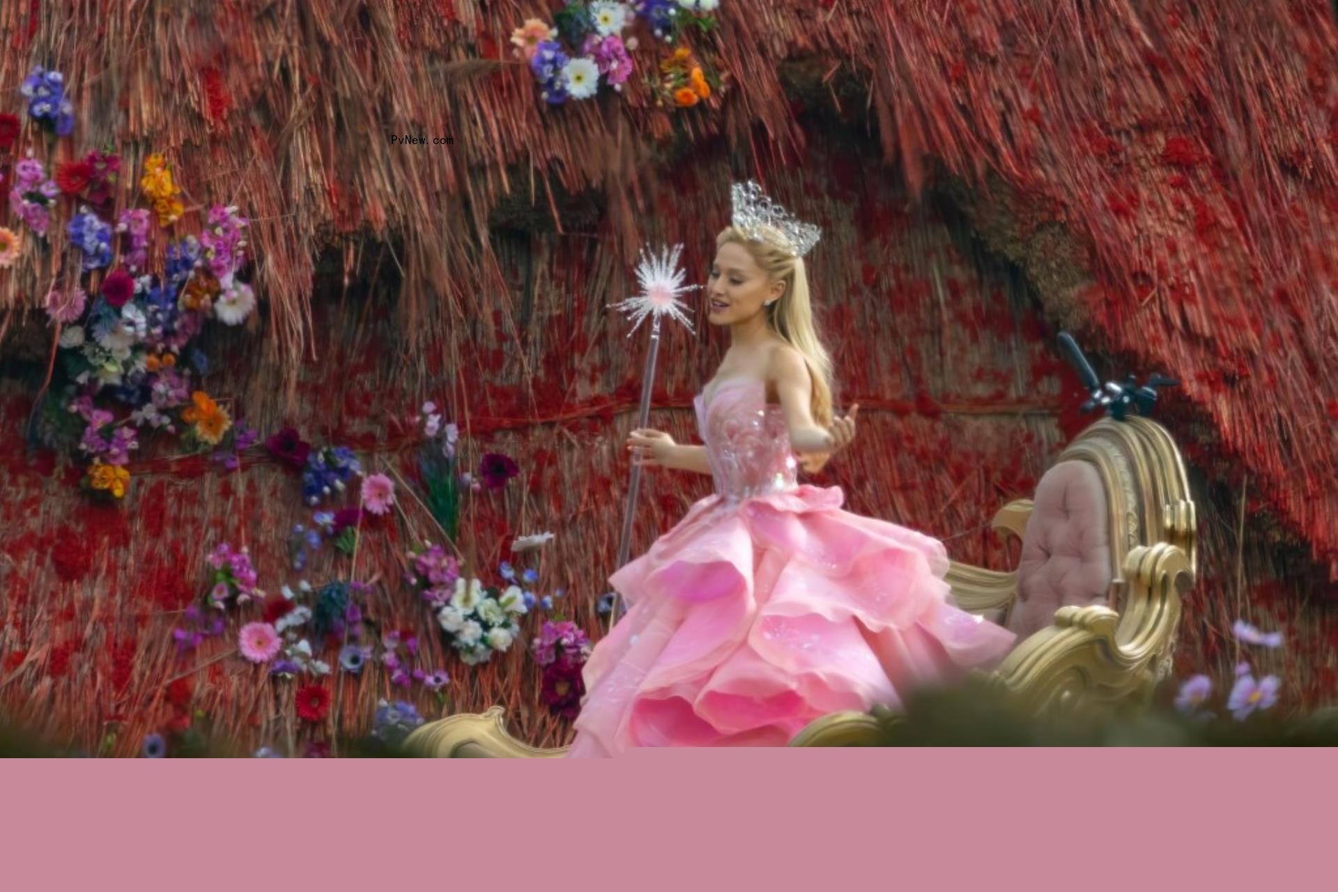 ariana grande in pink 