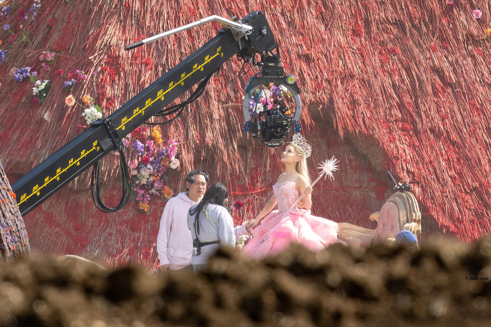 ariana grande filming