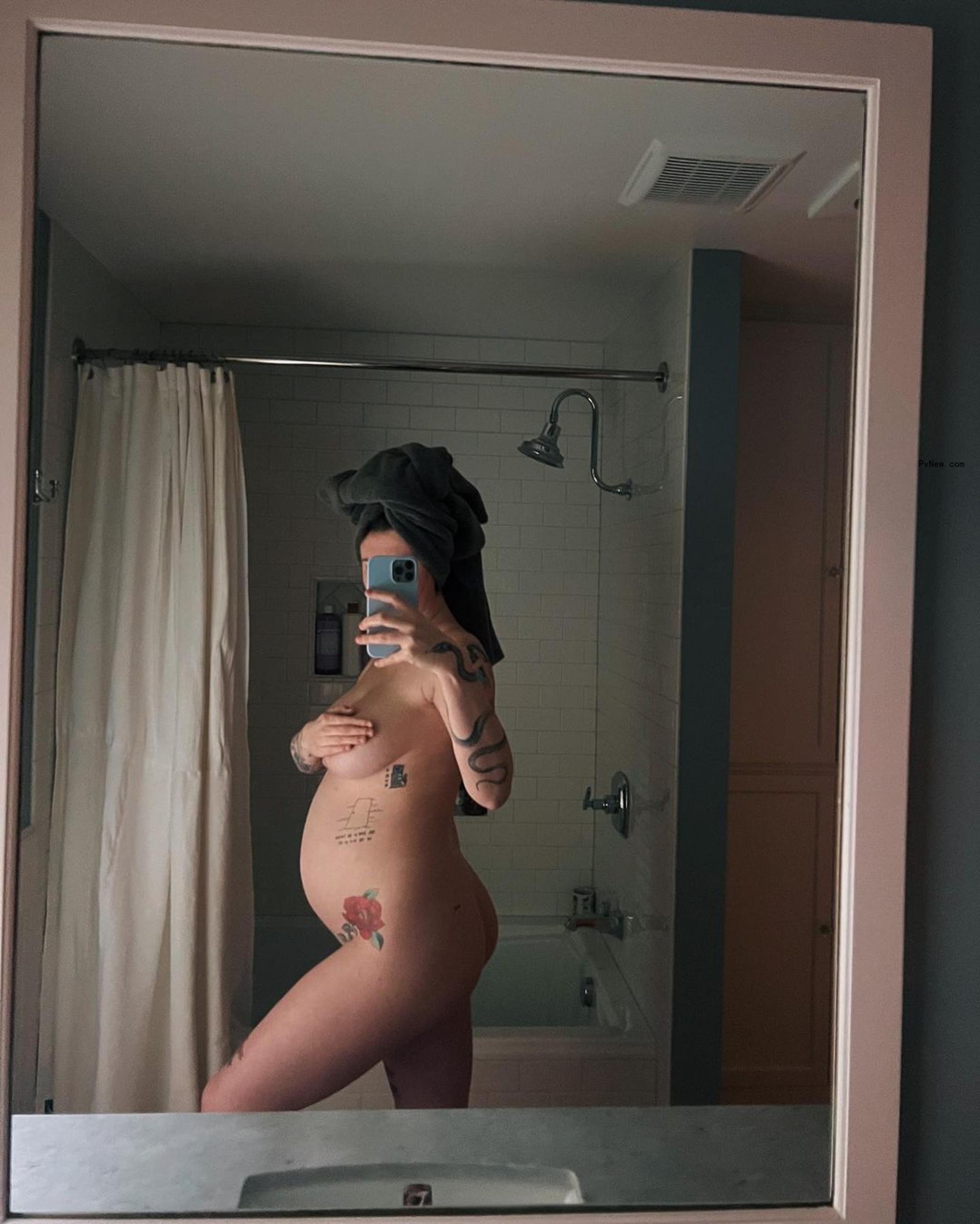 Ireland Baldwin takes nude baby bump selfie