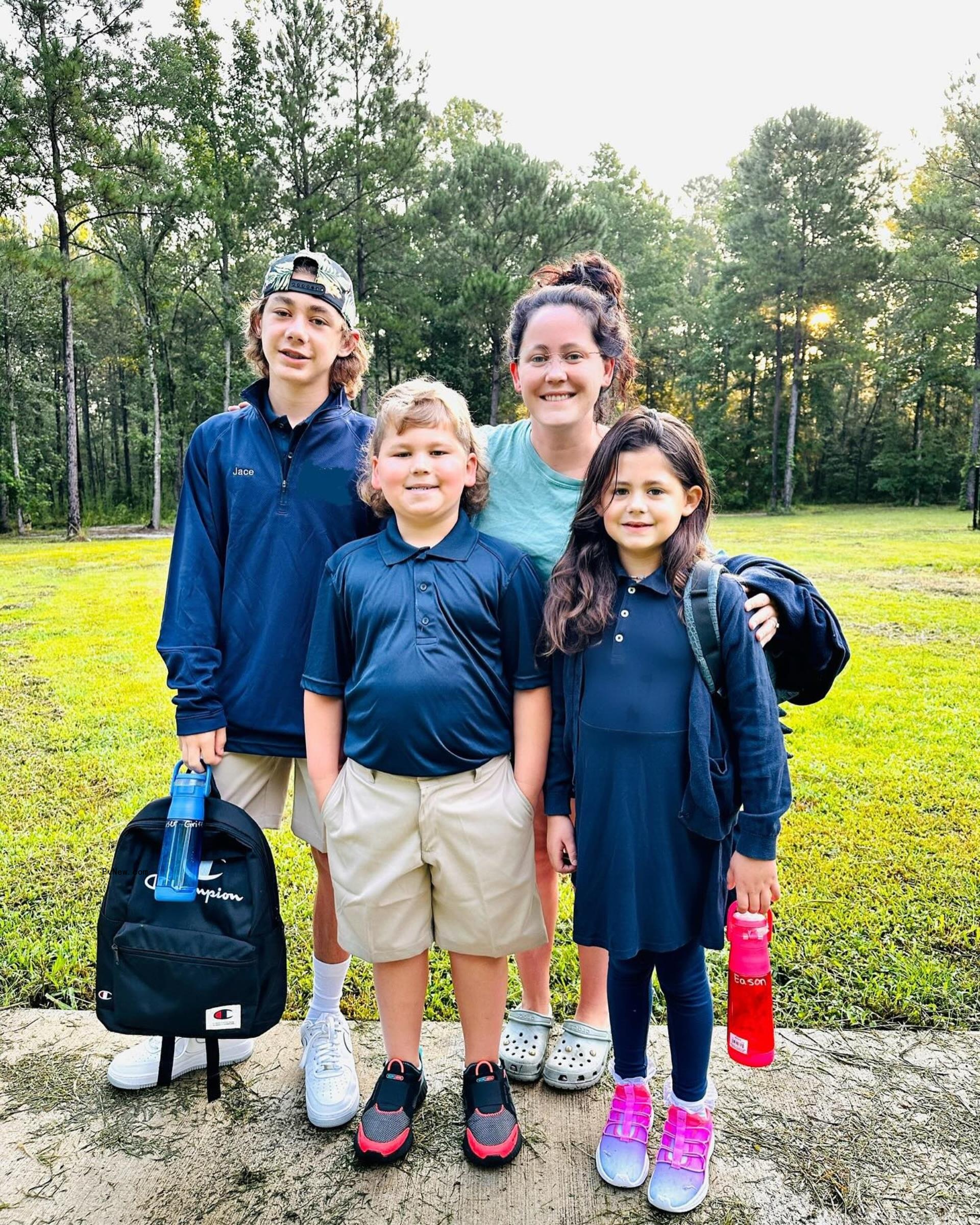 Jenelle Evans posing with her three kids.