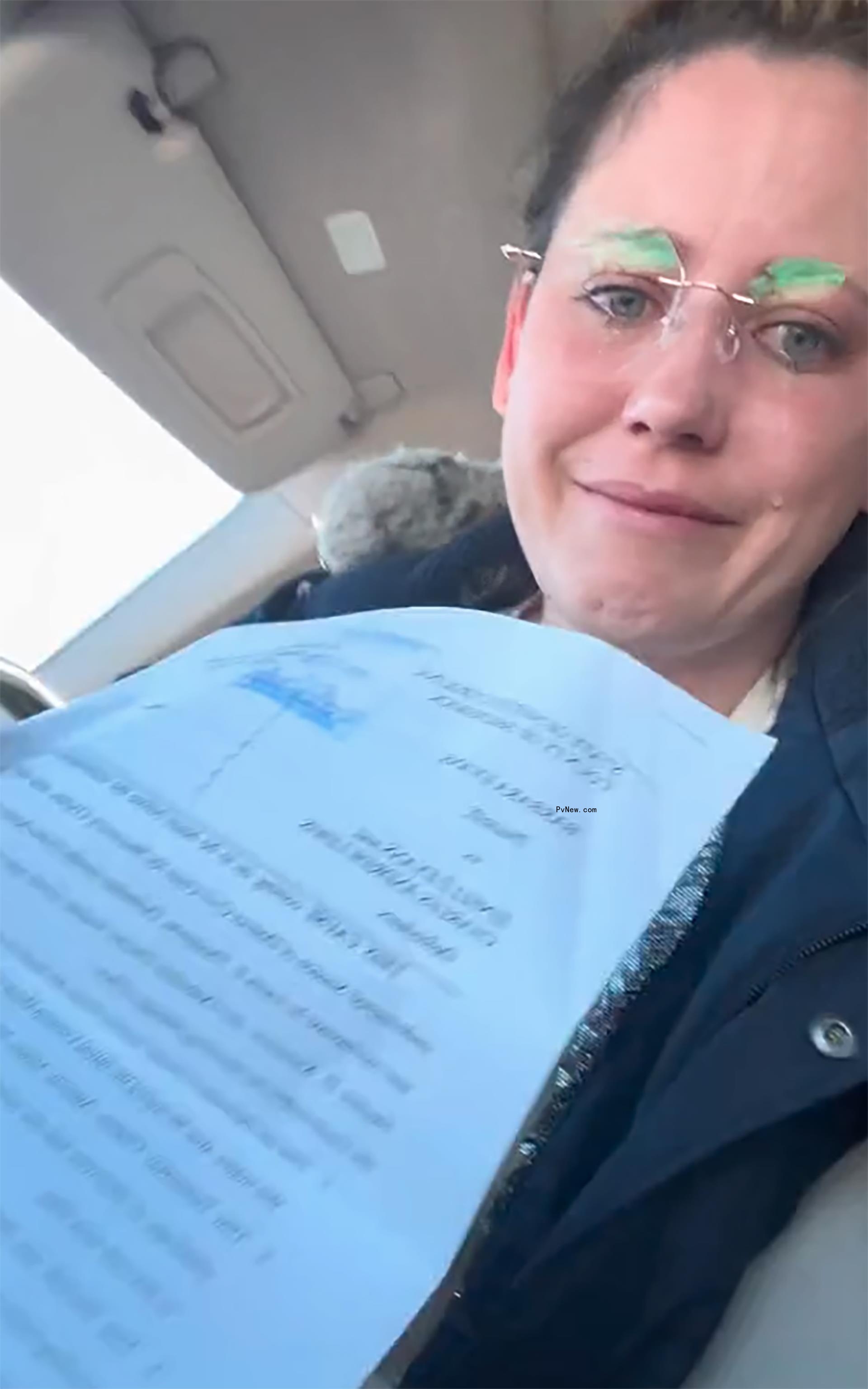 Jenelle Evans crying.