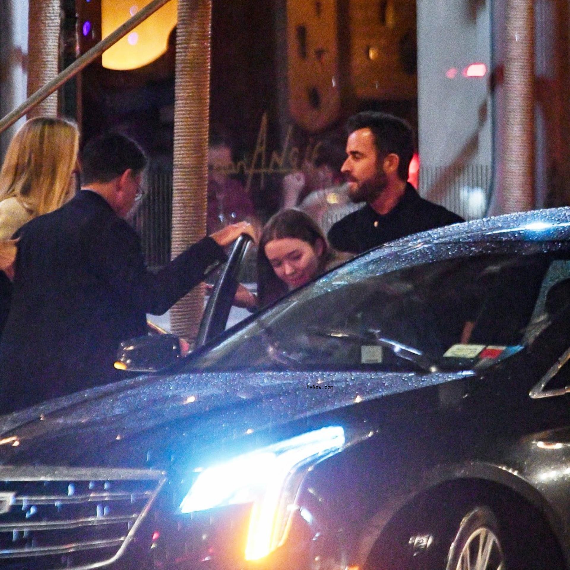 Justin Theroux, Nicole Brydon Bloom and her parents