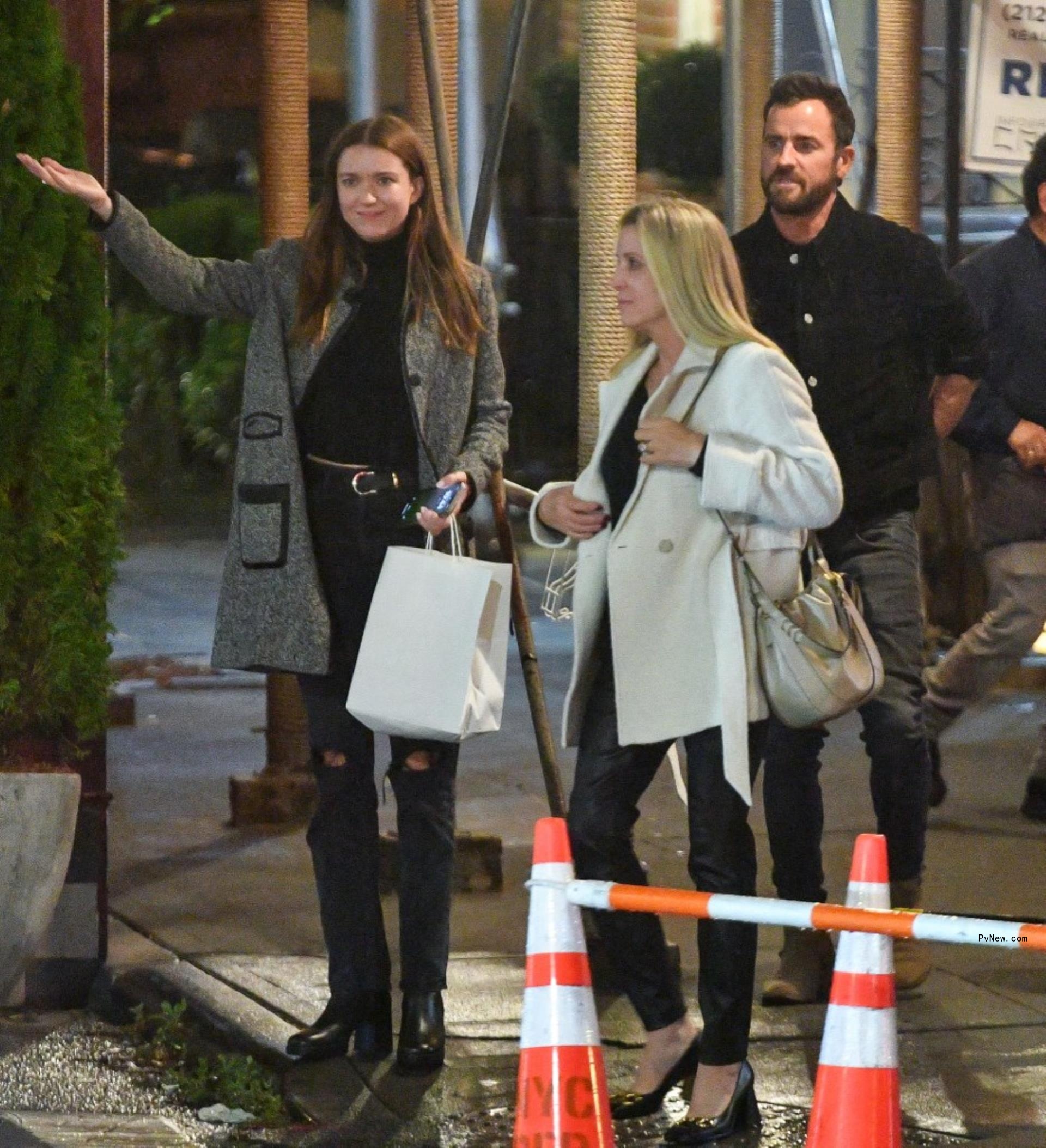Justin Theroux, Nicole Brydon Bloom and her parents