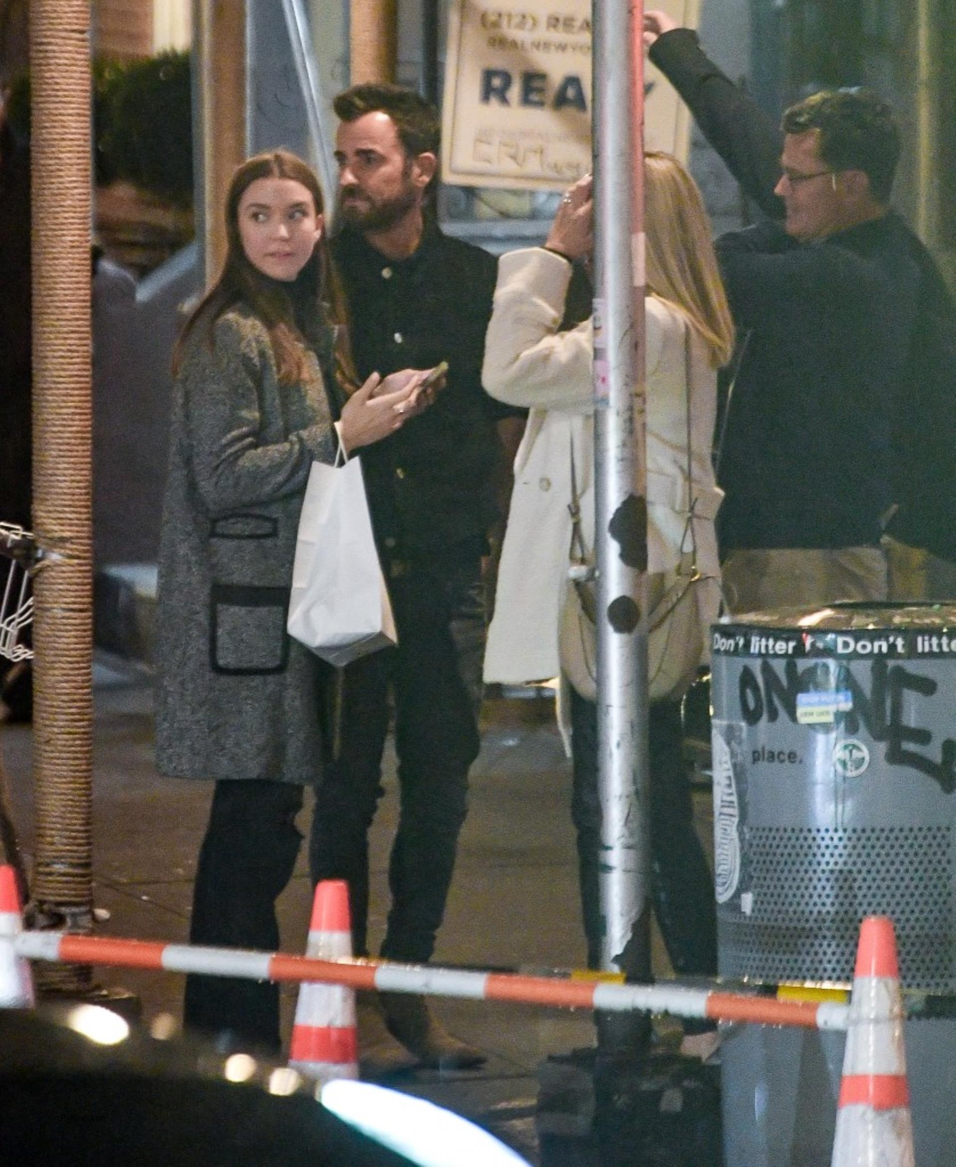 Justin Theroux, Nicole Brydon Bloom and her parents