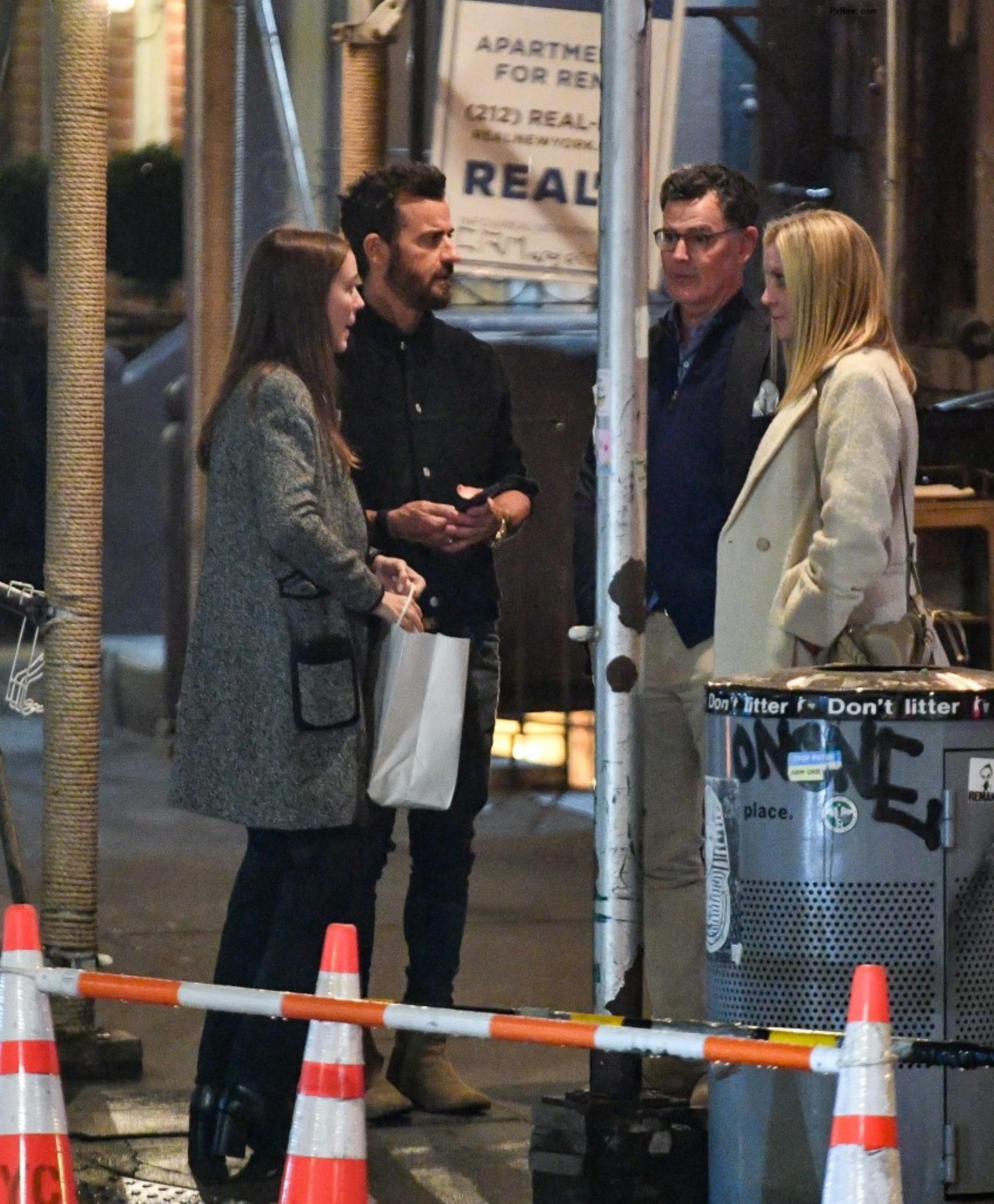 Justin Theroux, Nicole Brydon Bloom and her parents