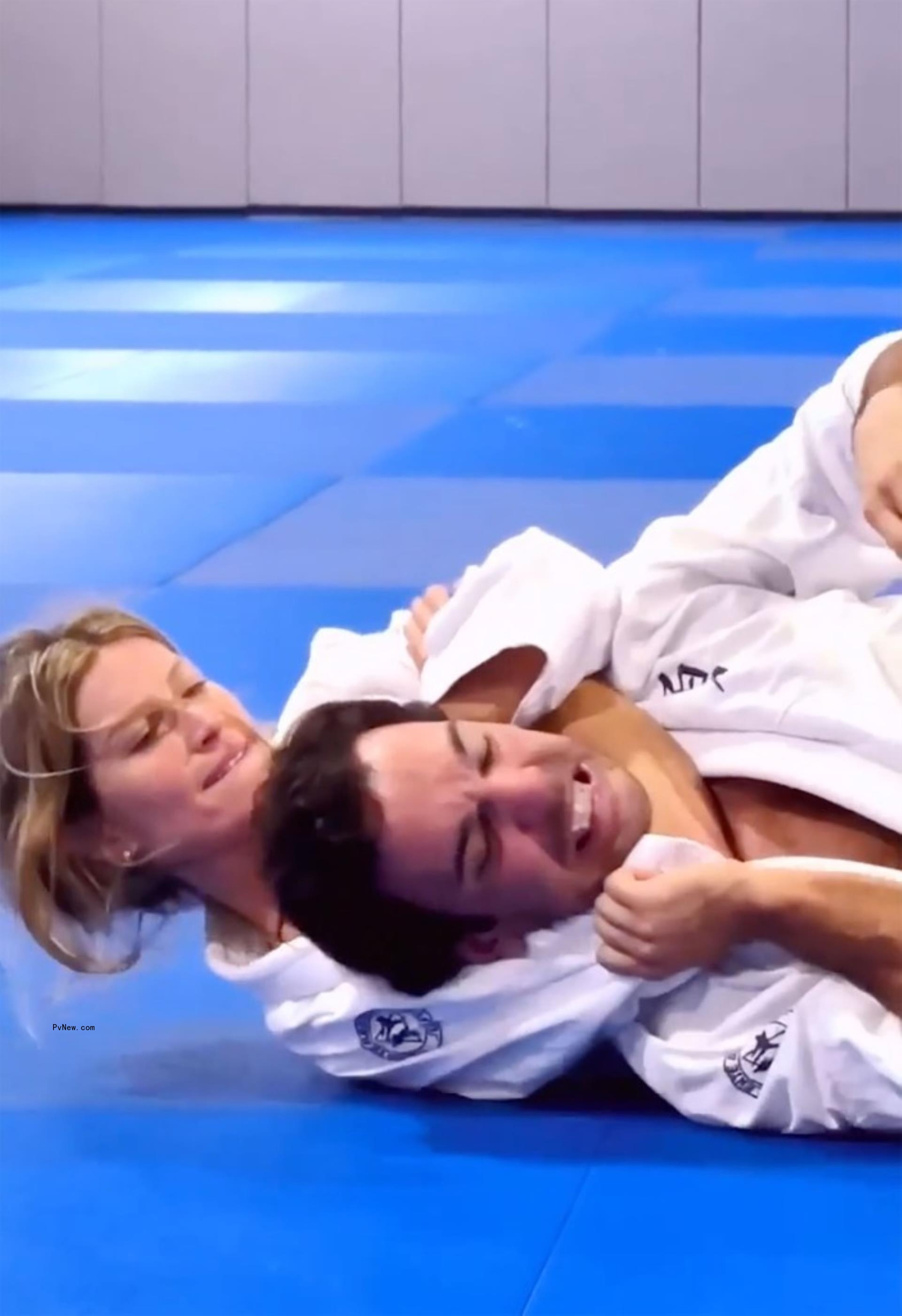 gisele bundchen putting her trainer in a jiu-jitsu chokehold