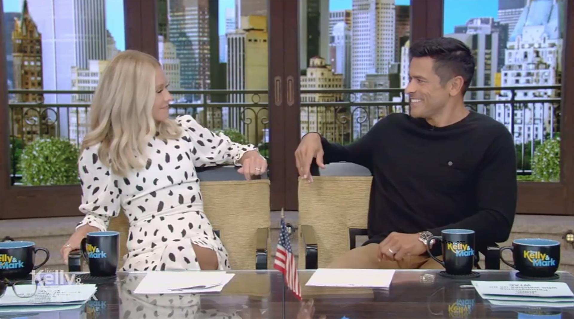 Kelly Ripa and Mark Co<i></i>nsuelos talking on 