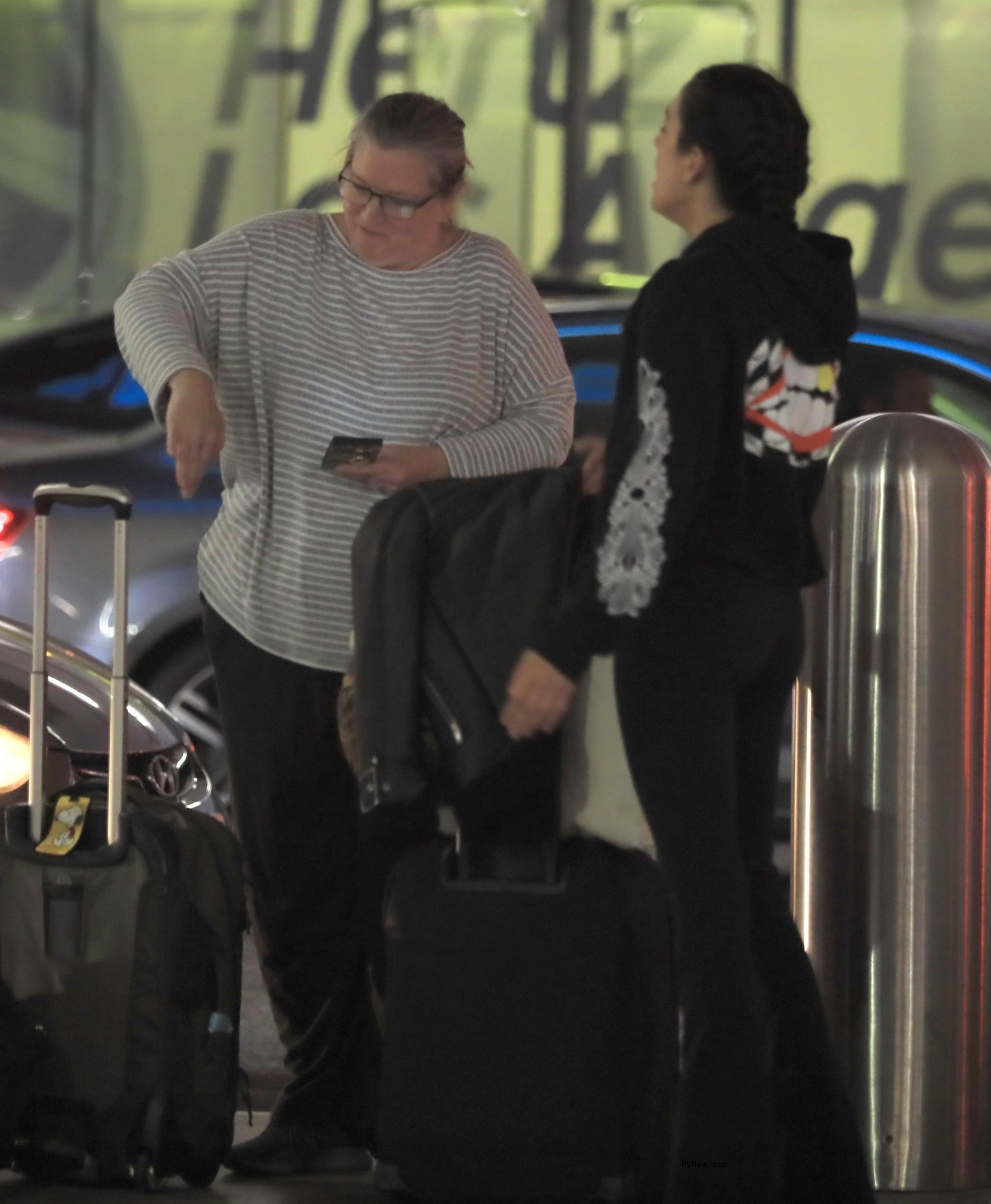 Bridget Fo<i></i>nda and Oliver Elfman at LAX