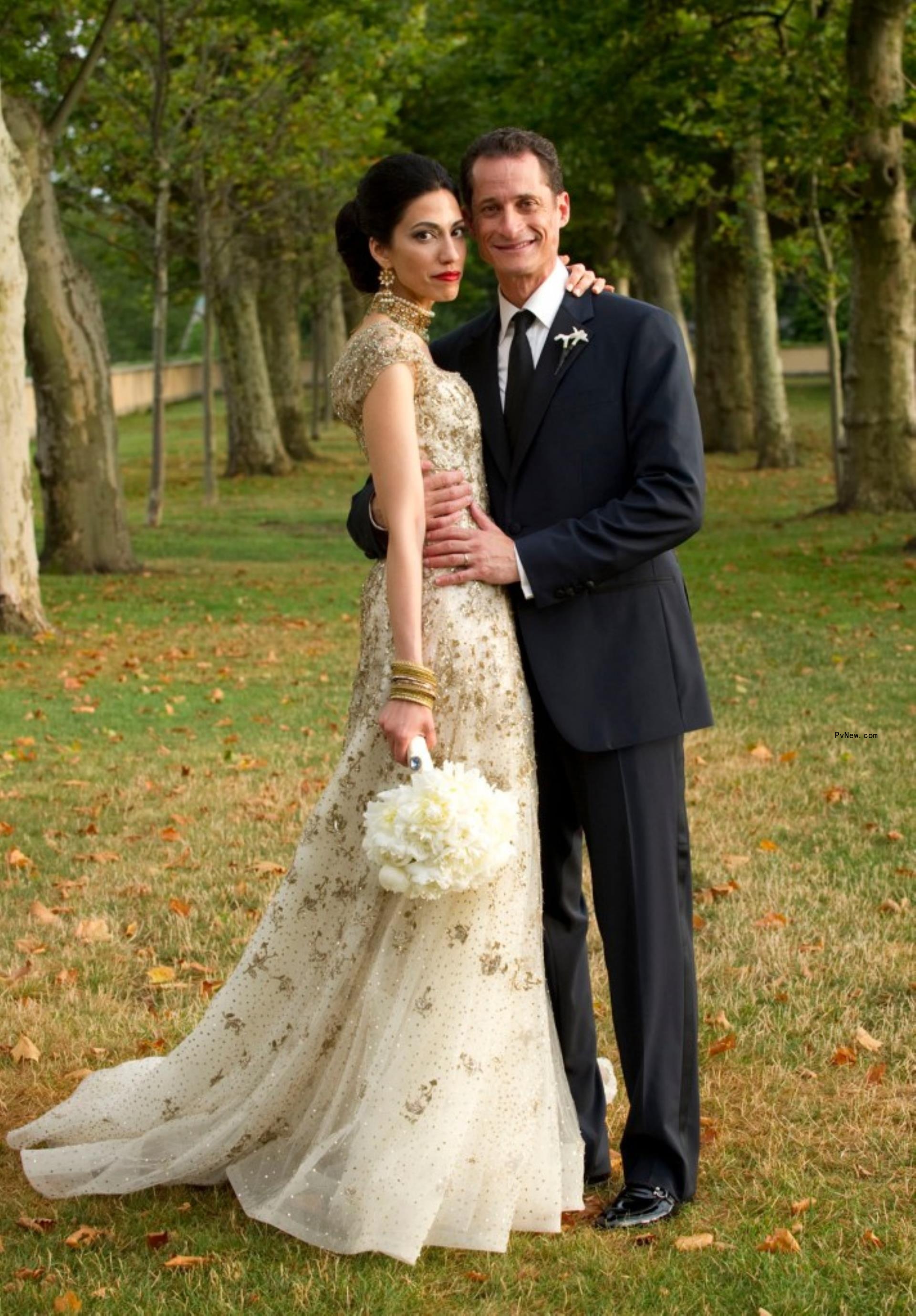 Anthony Weiner standing next to Huma Abedin at their wedding
