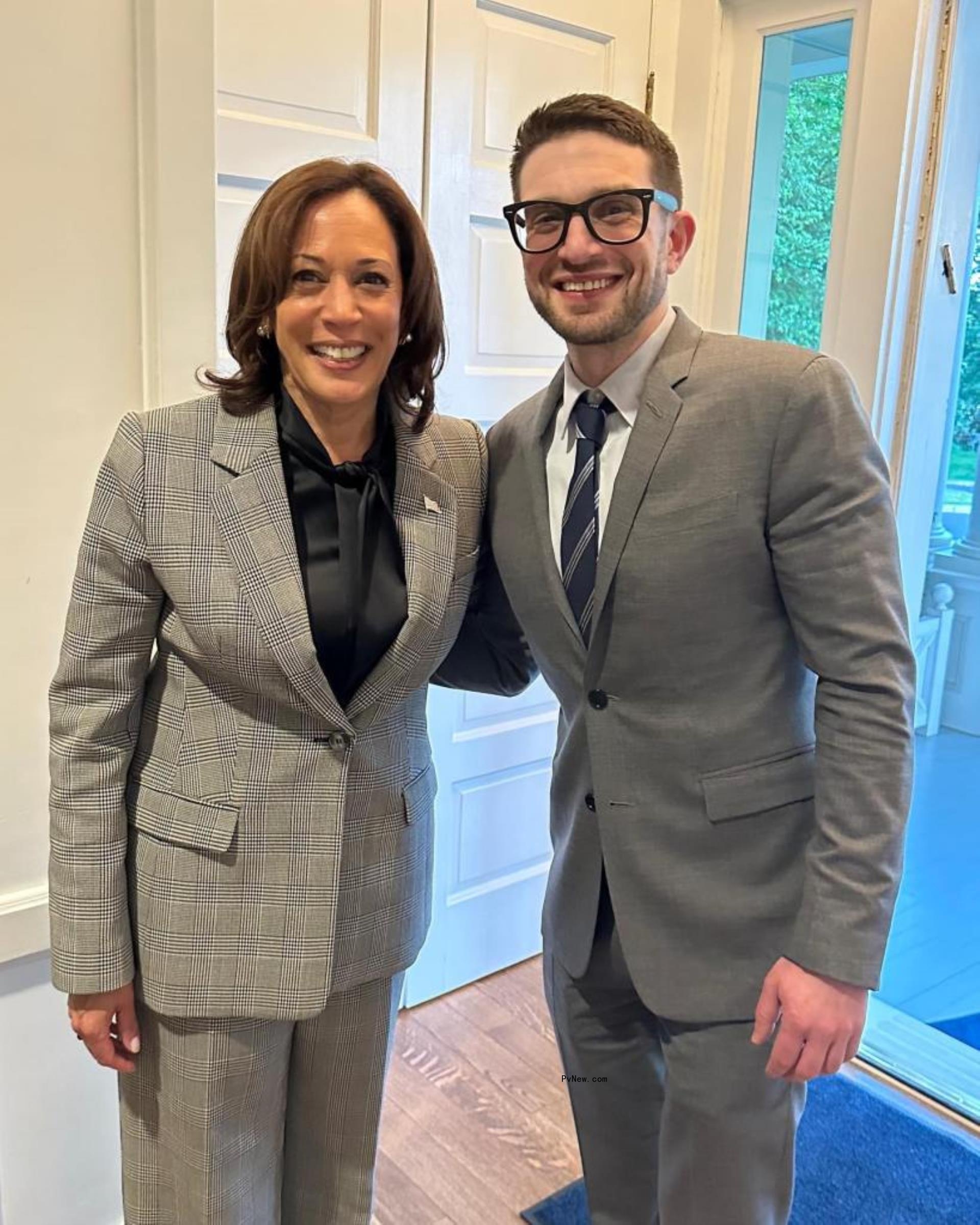 Alex Soros poses with Kamala Harris.