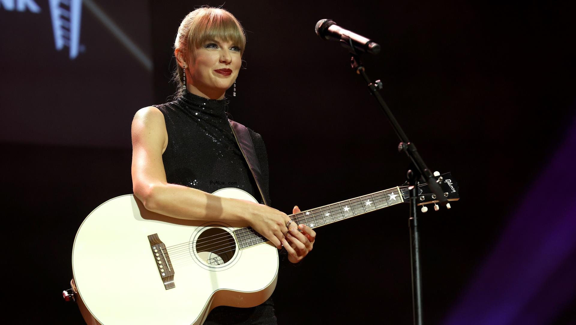 Taylor Swift Reveals the Secret to Her So<i></i>ngwriting Success: It’s All a<i></i>bout the Pen
