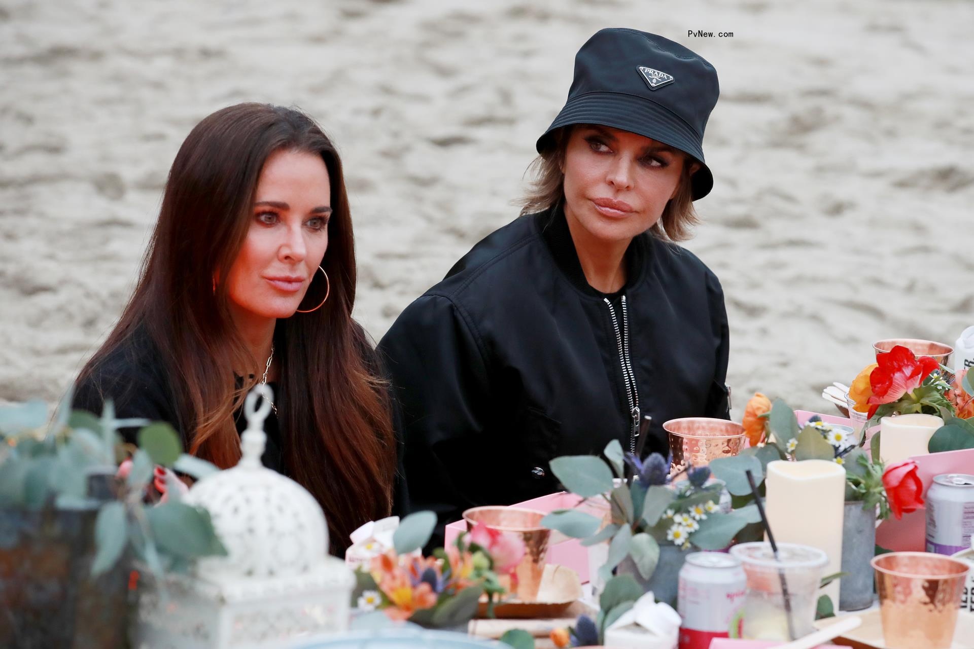 Kyle Richards and Lisa Rinna filming 