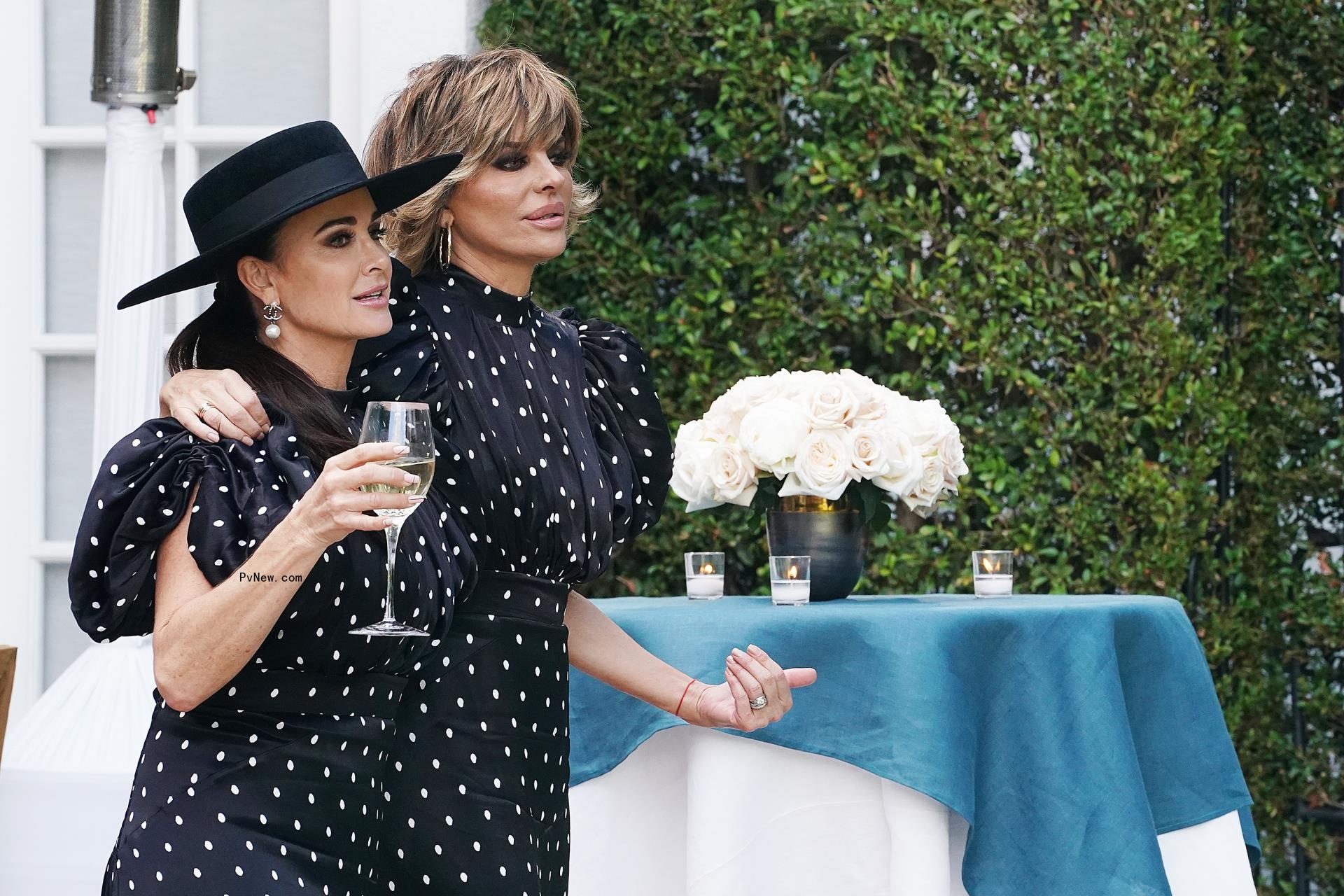 Kyle Richards and Lisa Rinna filming 